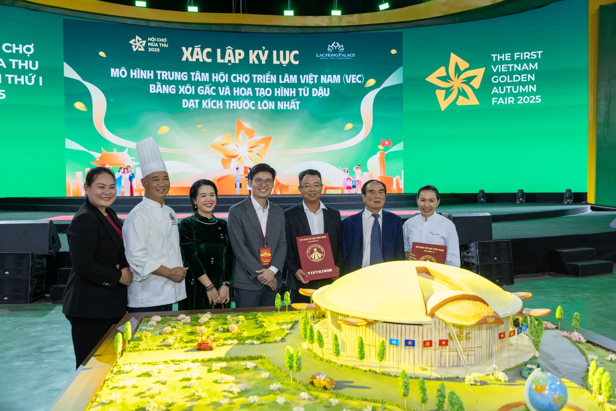 Hoi cho mua thu VEC anh 23