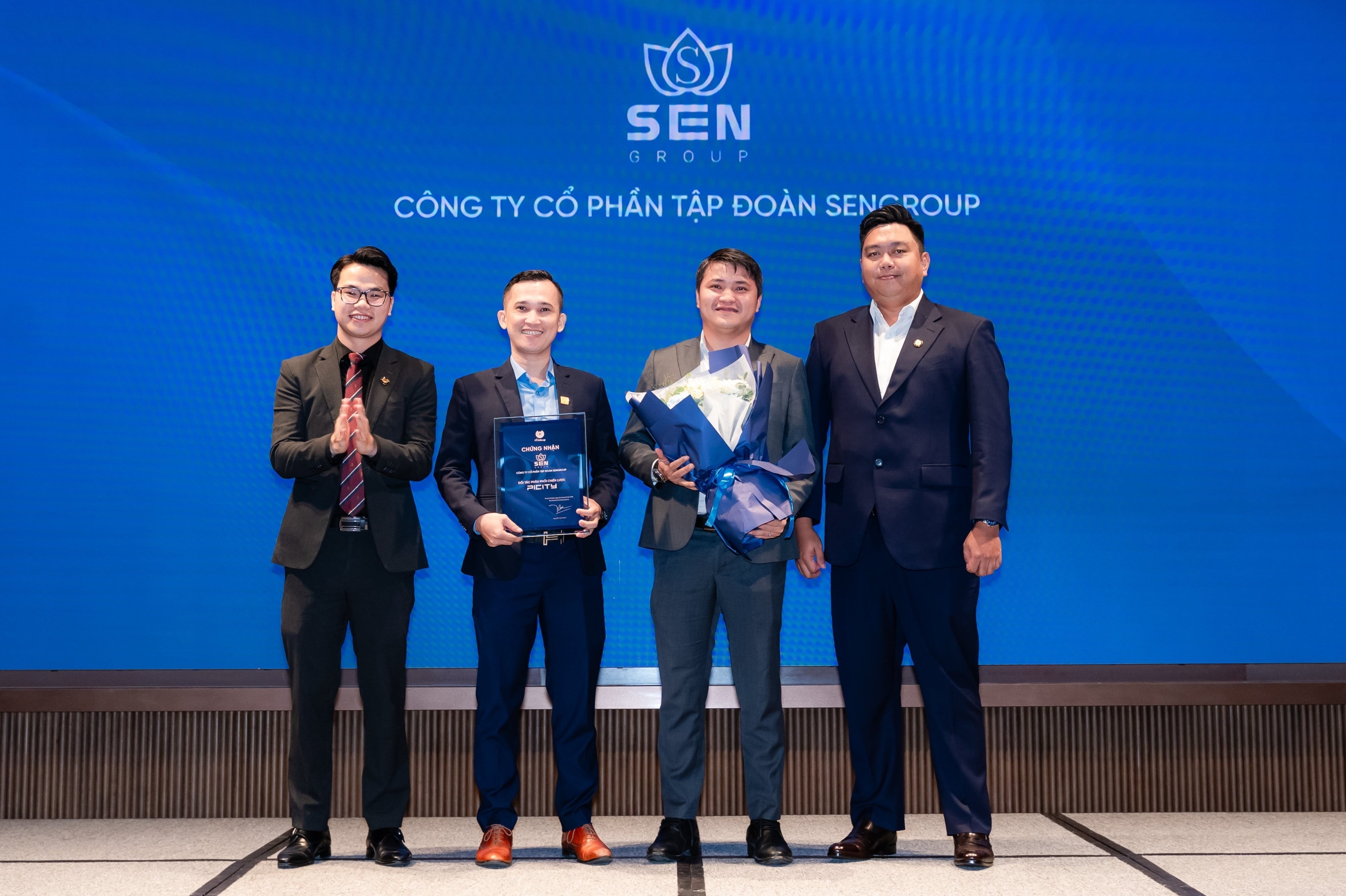 Pi Group bat tay SenGroup lan toa gia tri do thi so Picity hinh anh