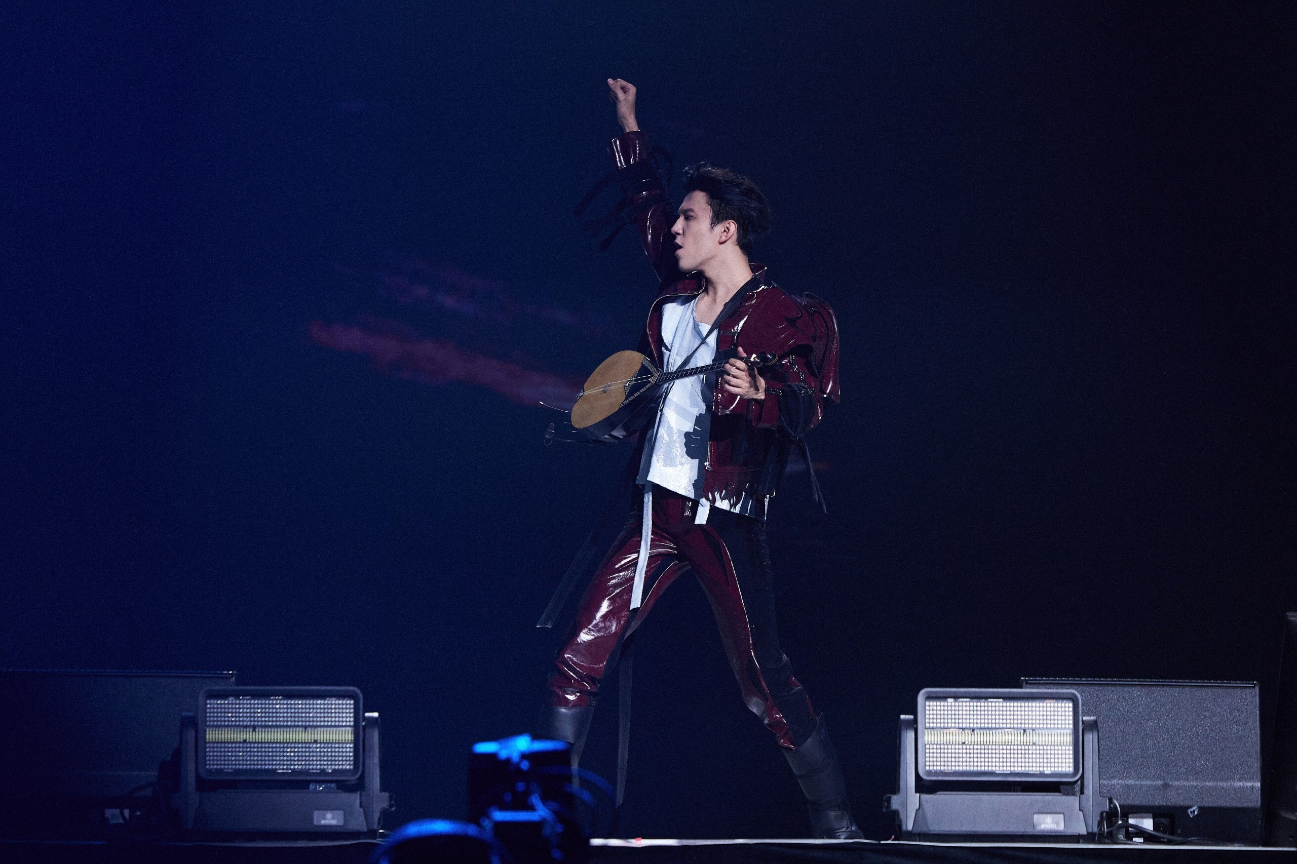 Ly do khien Dimash Kudaibergen duoc yeu thich nho giong hat hinh anh