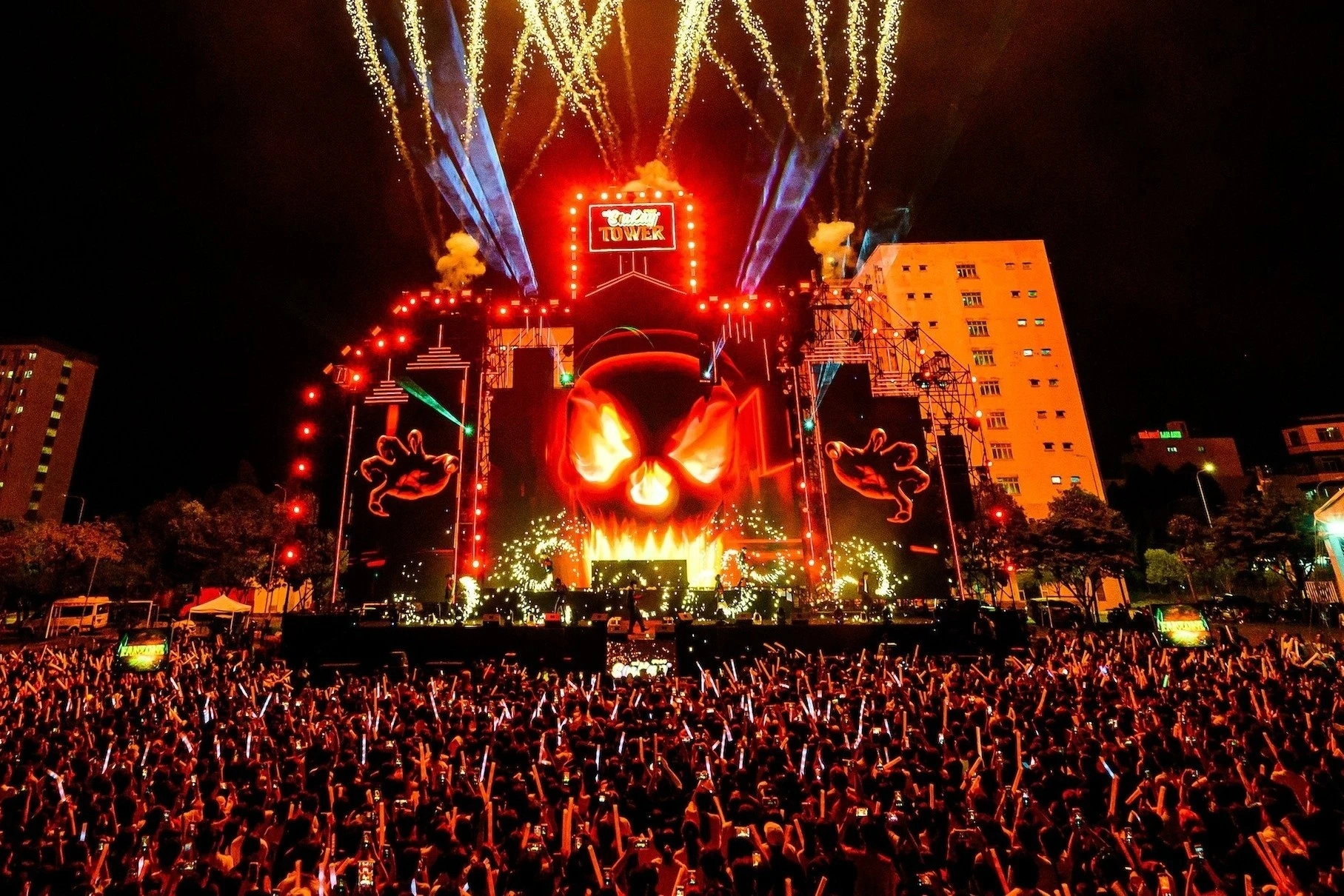 Loat su kien mi SiuKay Halloween thu hut 45.000 ban tre Ha Noi, TP.HCM hinh anh