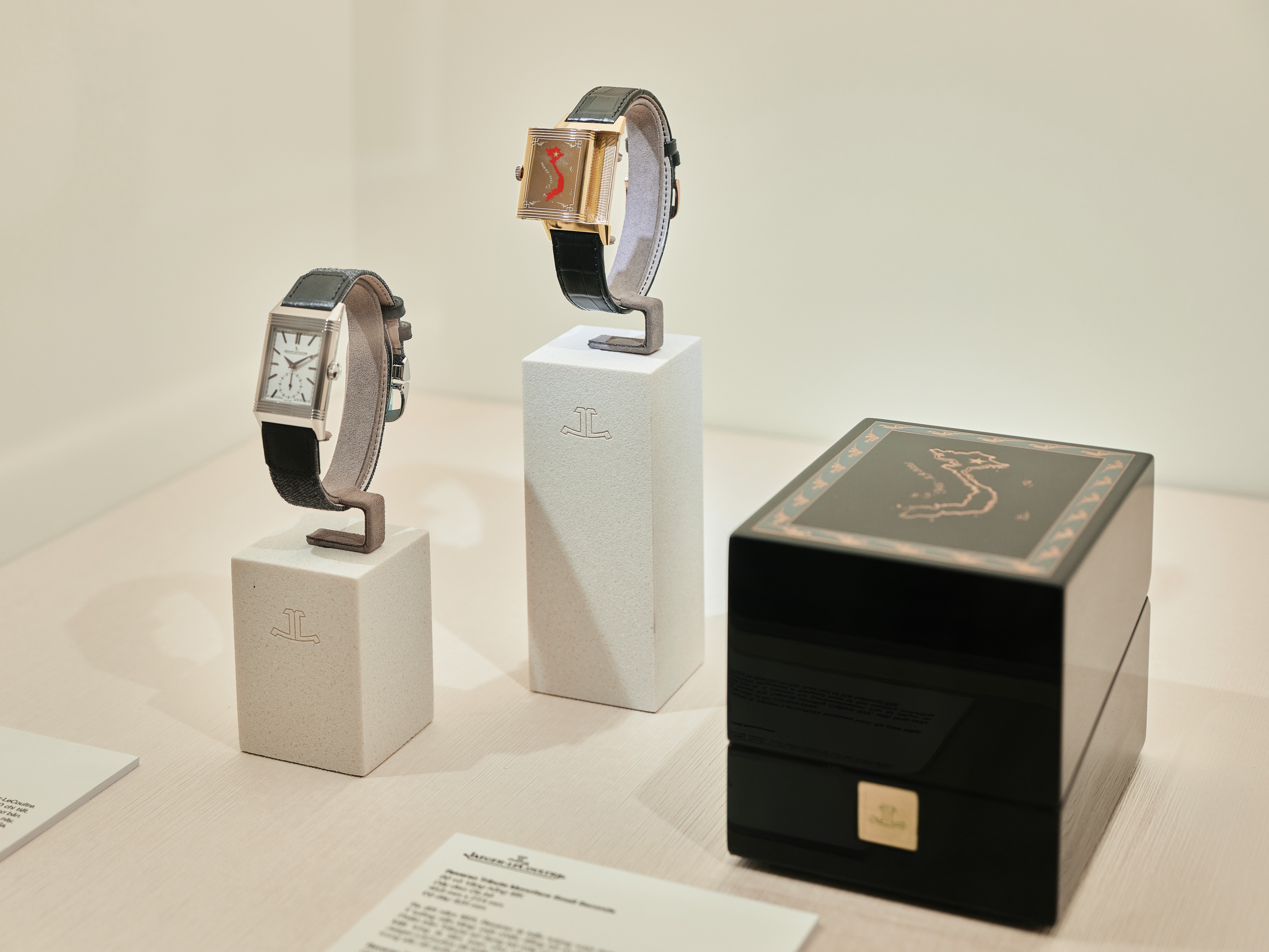 Jaeger-LeCoultre tri ân Việt Nam với hai đồng hồ Reverso đặc biệt