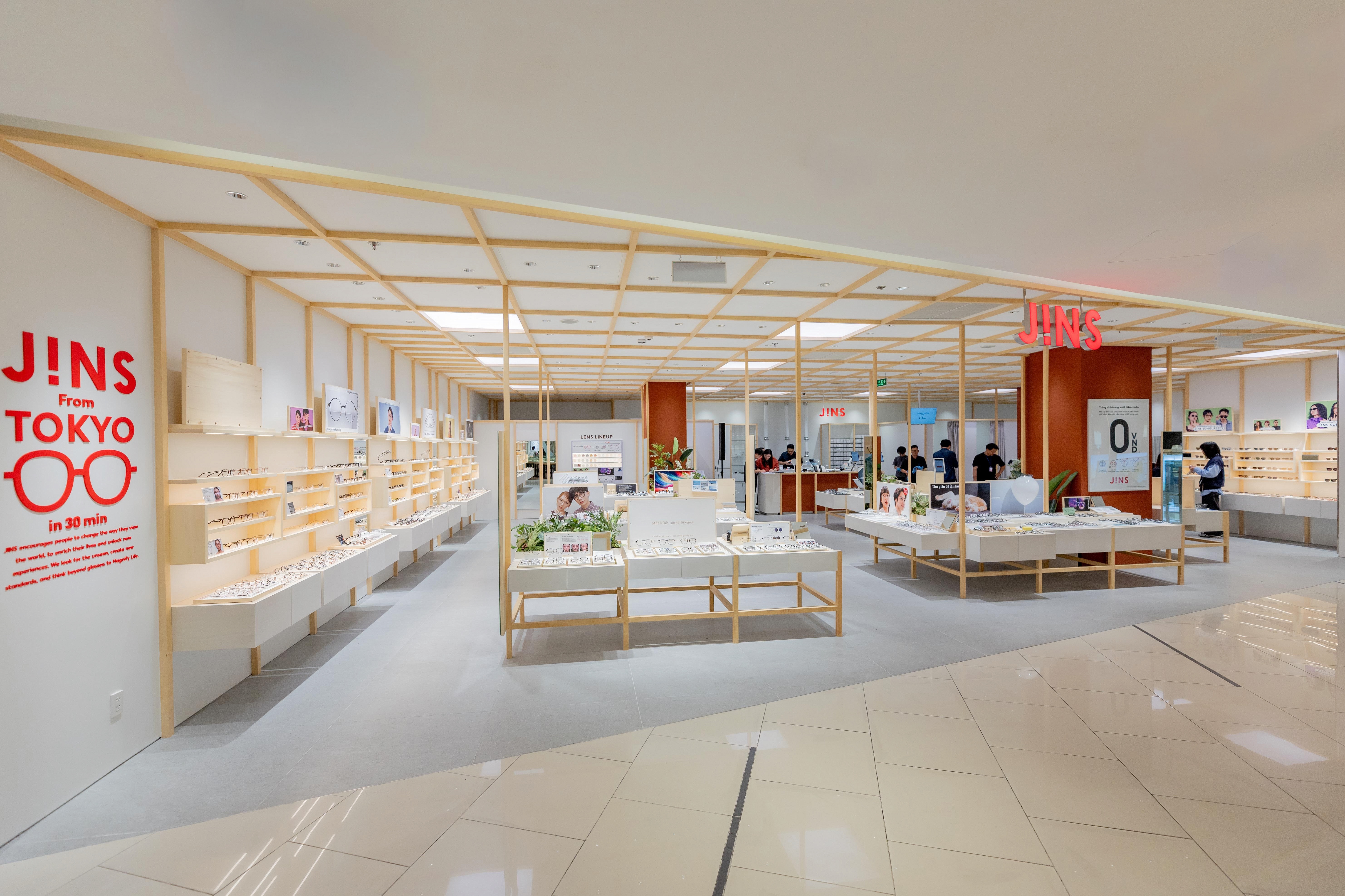 Thuong hieu mat kinh Nhat Ban Jins 'lan san' thi truong Viet hinh anh