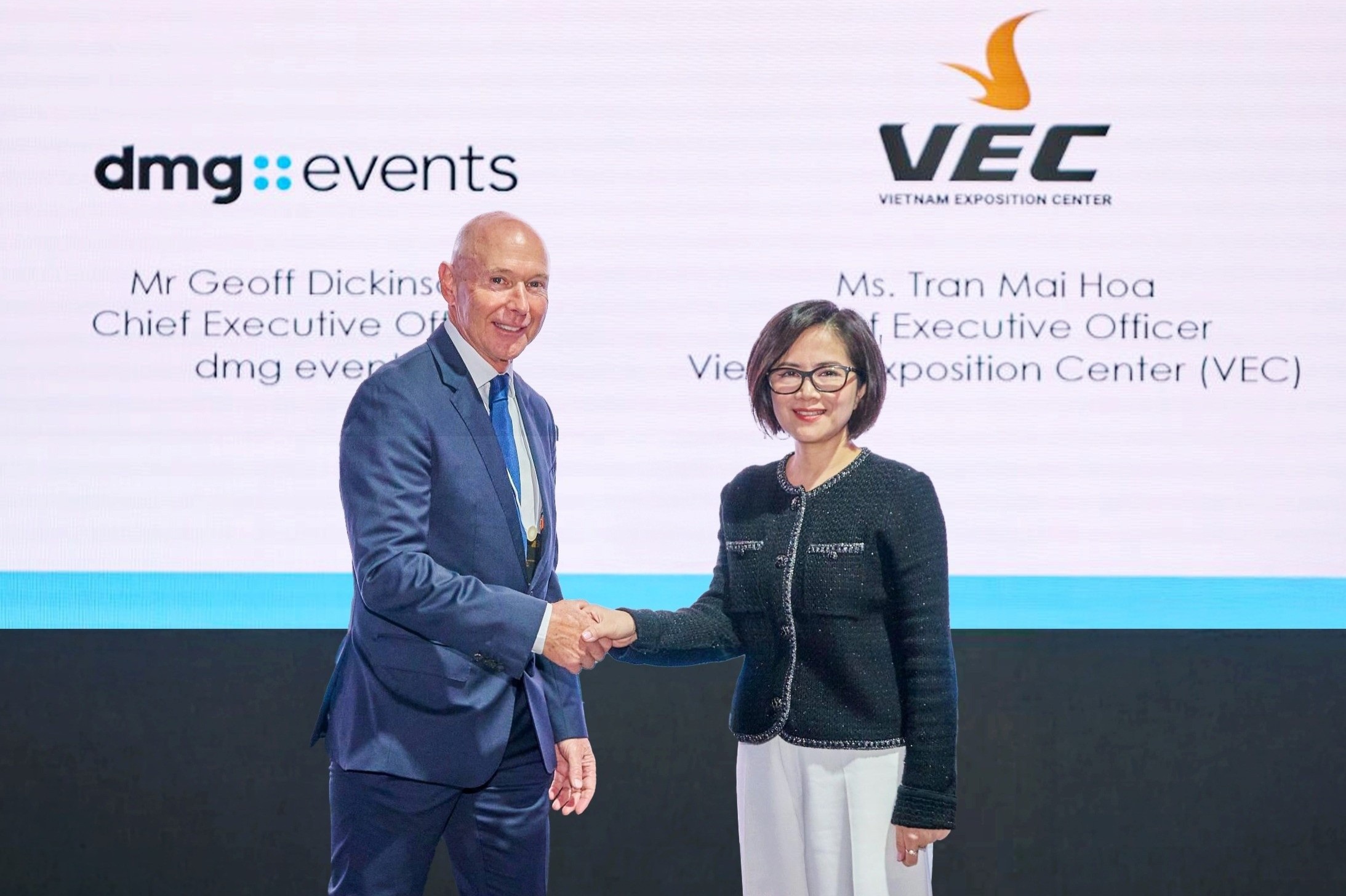 VEC va dmg events ra mat Hoi nghi va trien lam ve nang luong toan cau hinh anh