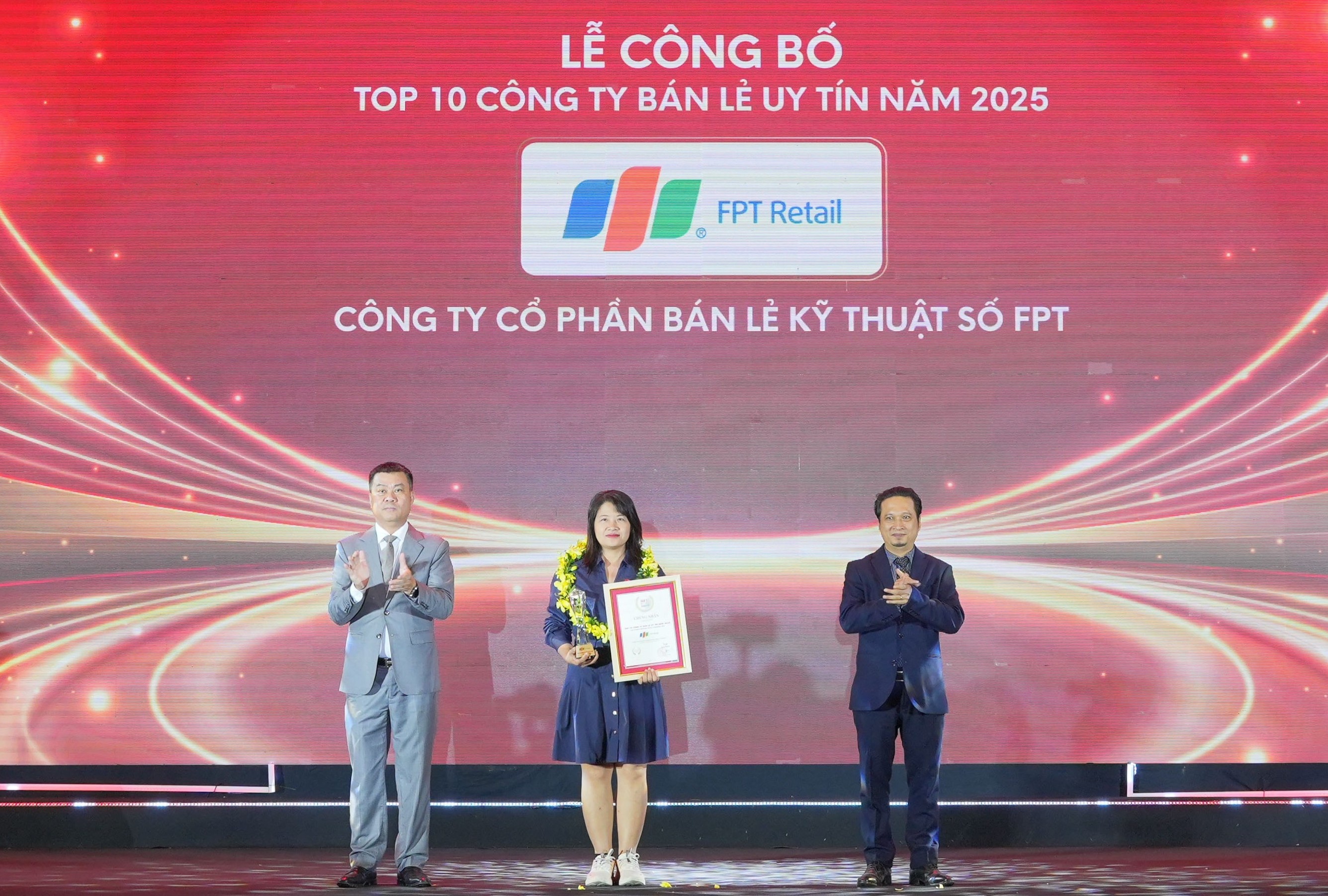 FPT Retail 9 nam lien tiep vao 'Top 10 cong ty ban le uy tin' hinh anh