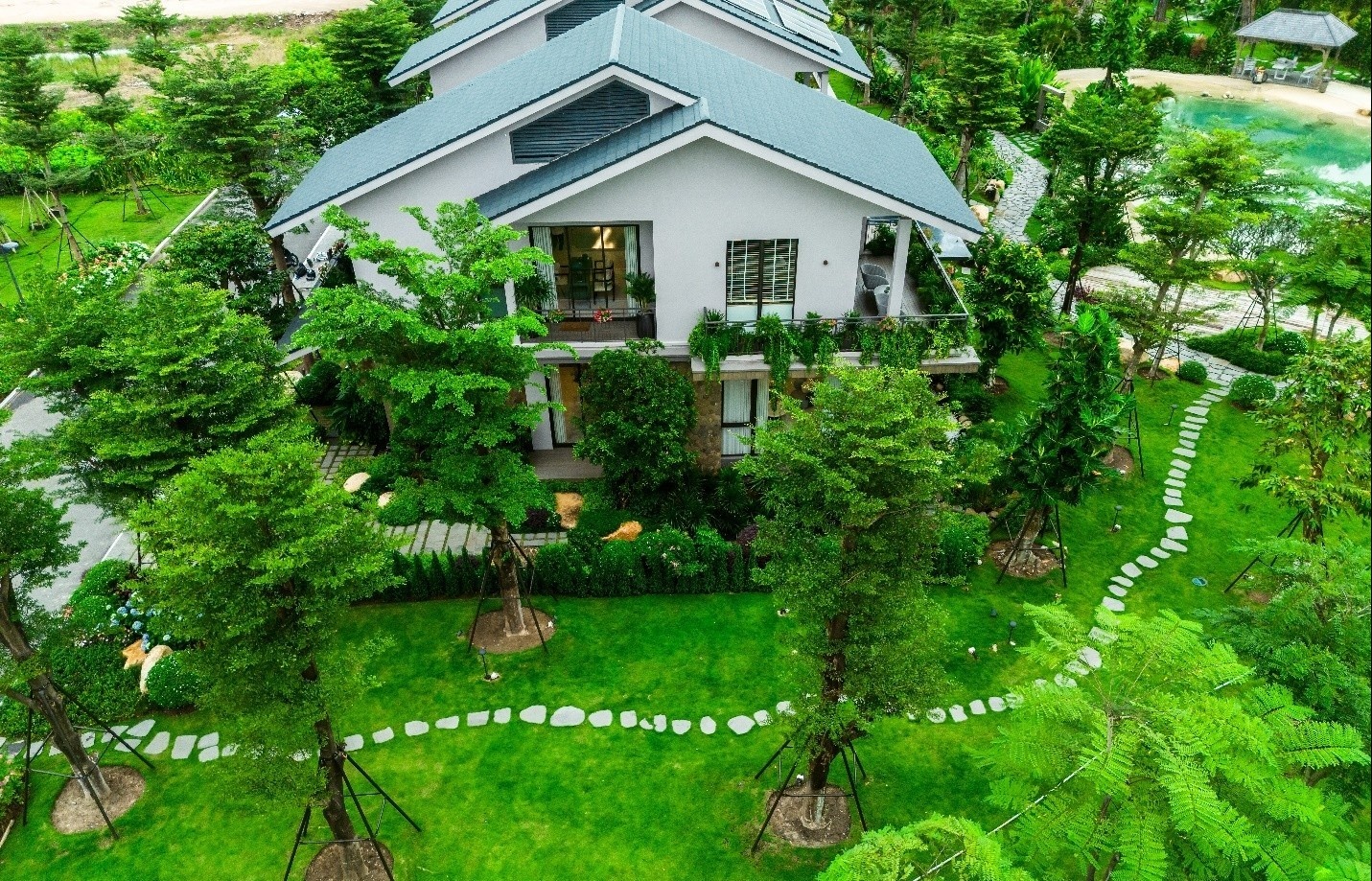 Thuong thuc cuoc song tai biet thu rung dau tien duoc Ecopark ra mat hinh anh