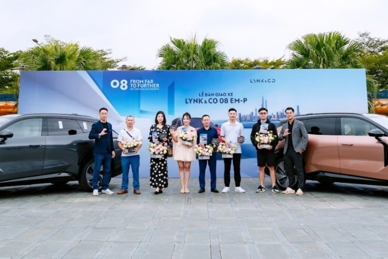Vi sao khach Viet xuong 'tien ty' so huu Lynk & Co 08 EM-P? hinh anh