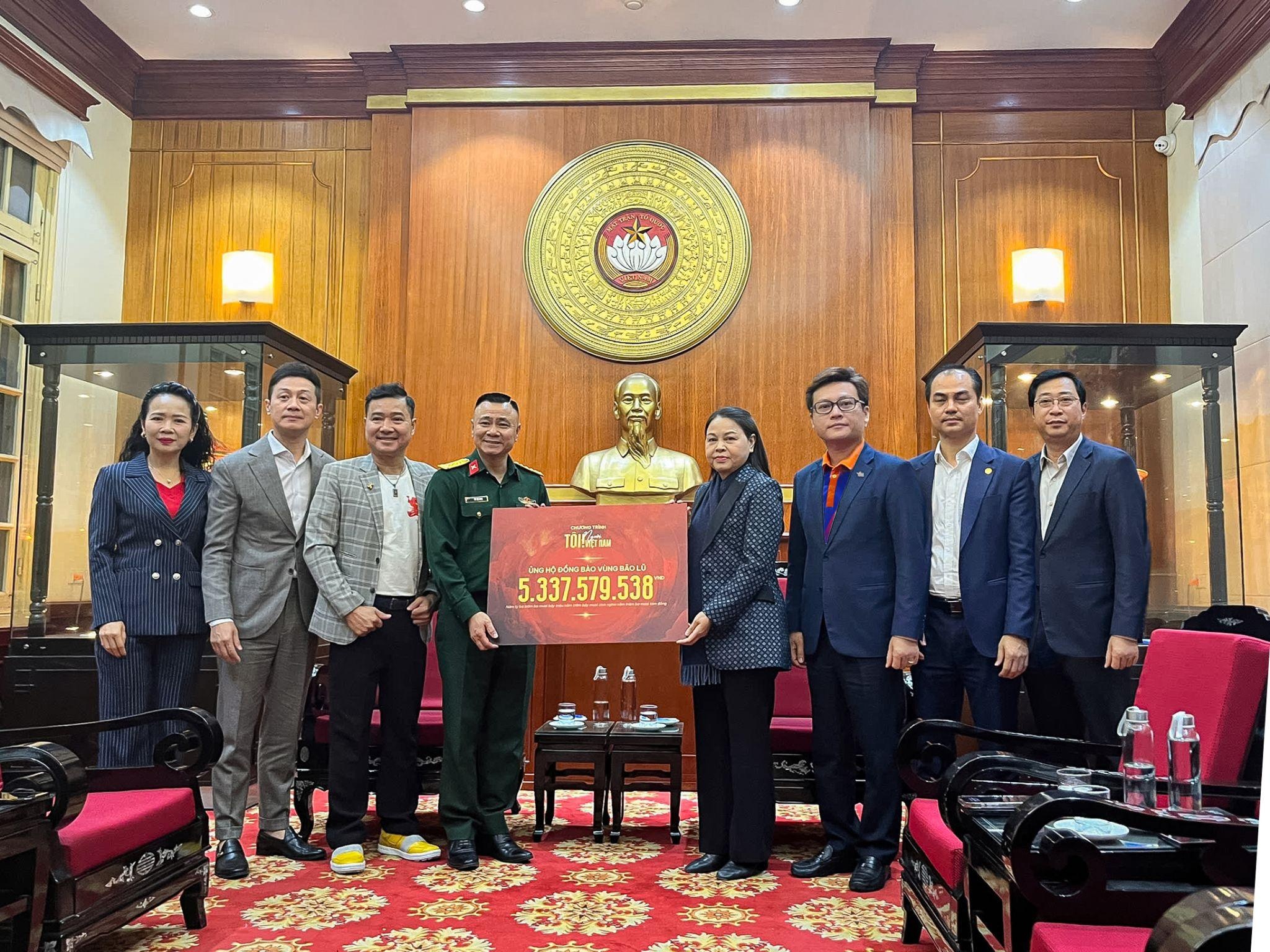 Vikki lan toa yeu thuong trong dem nhac 'Toi! Nguoi Viet Nam' hinh anh