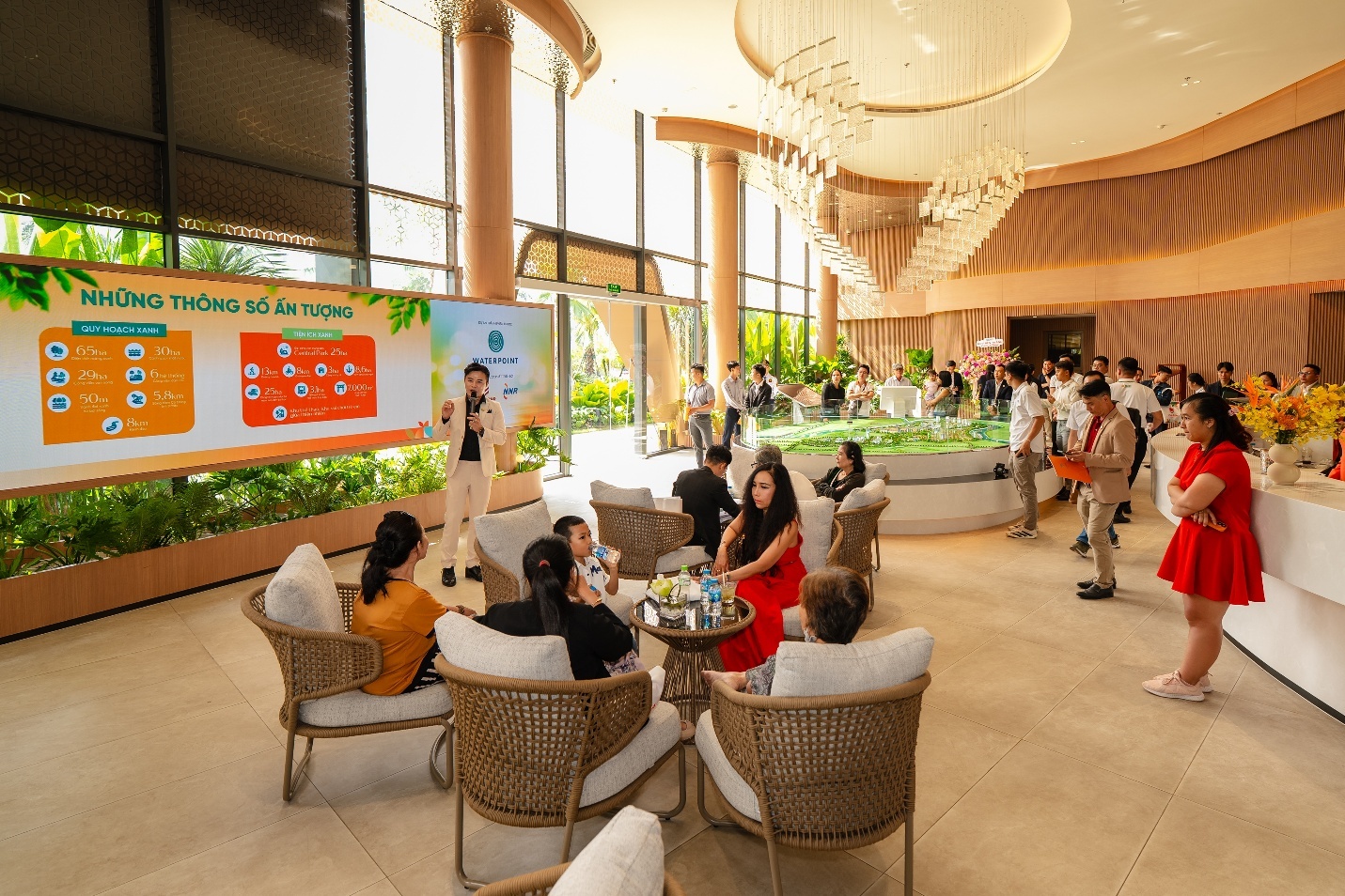 Gio hang dot 1 cua Solaria Rise 'sold out' sau su kien mo ban 15/11 hinh anh