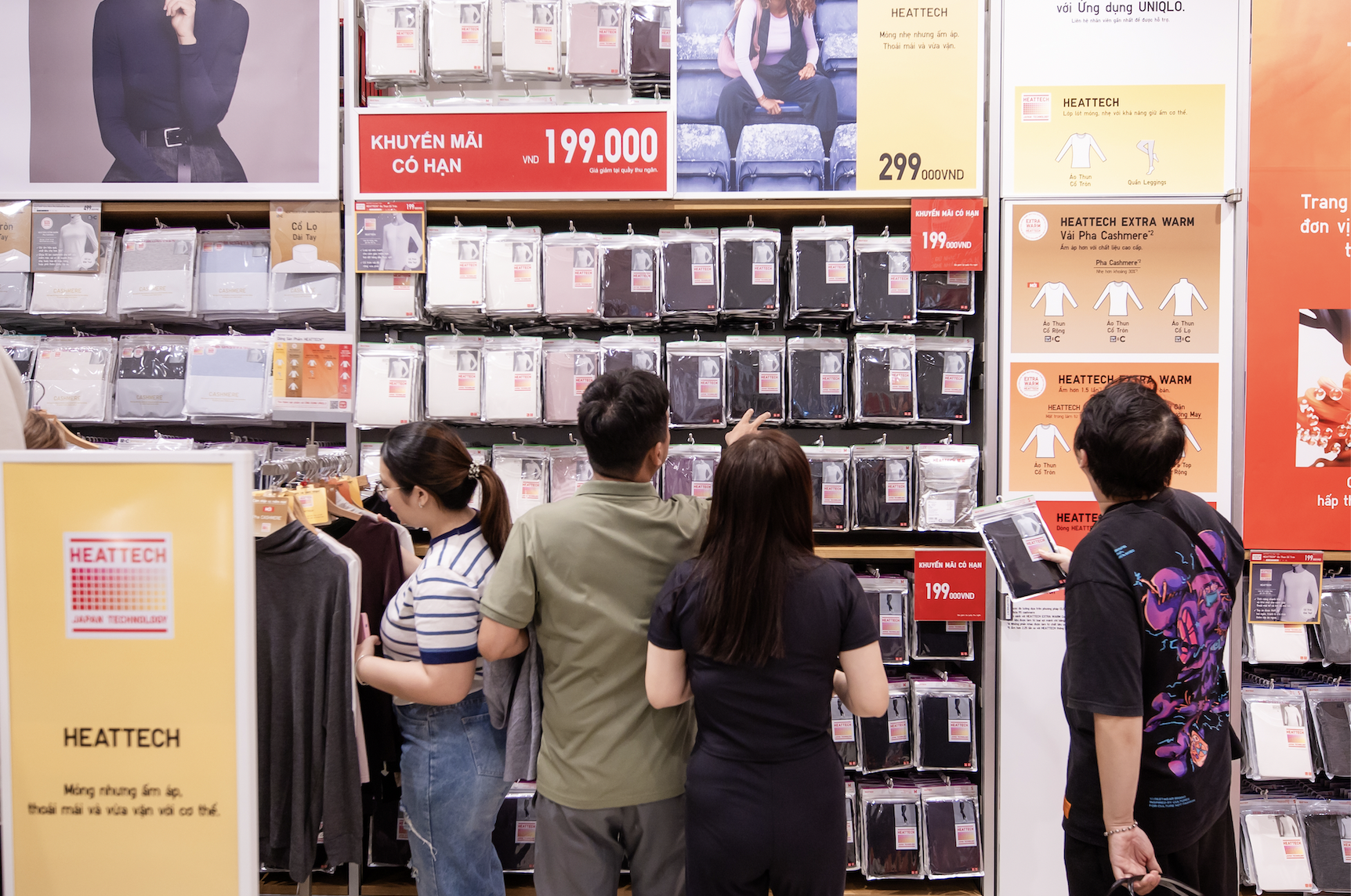 Uniqlo ảnh 2 Uniqlo anh 2