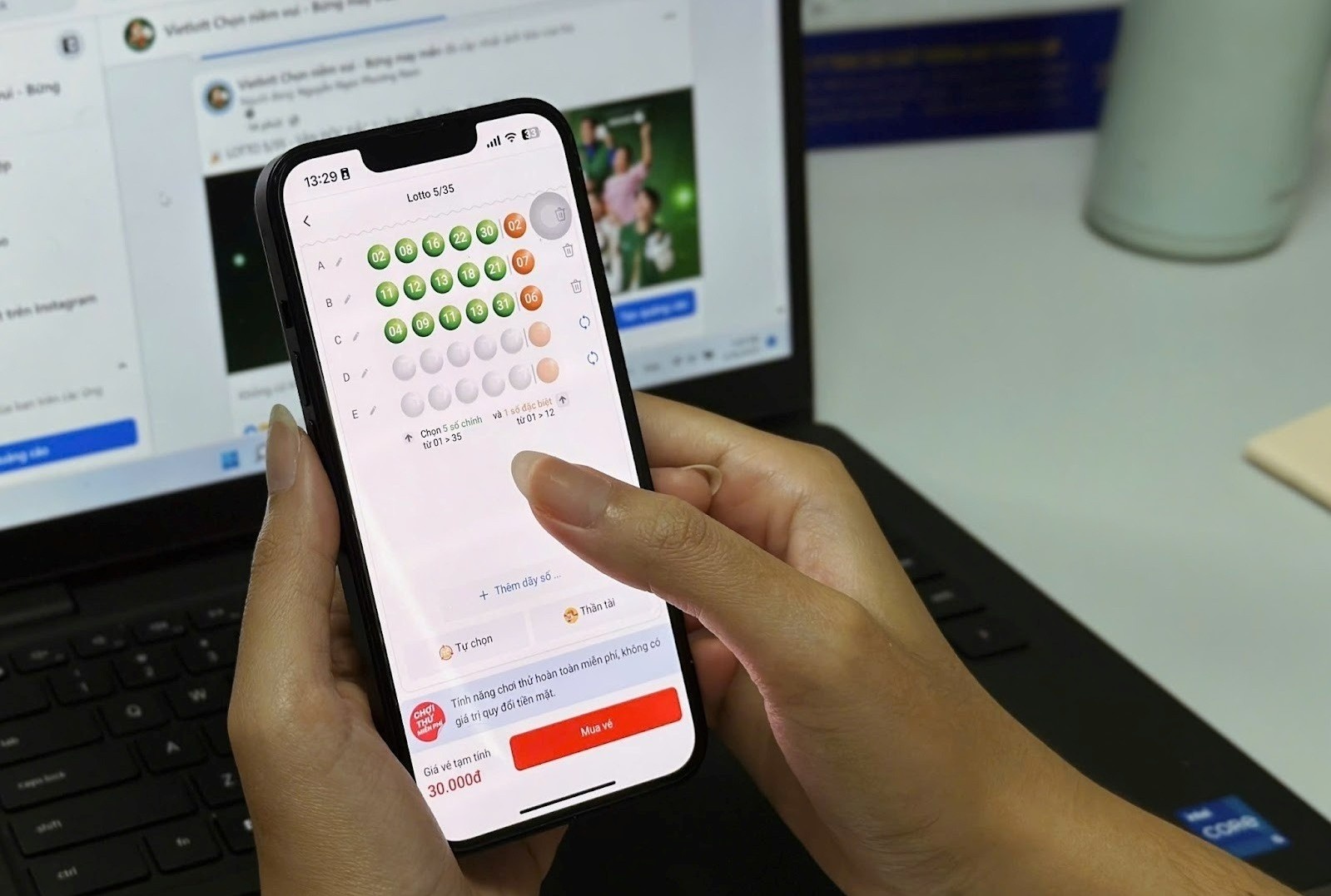 Mua ve so theo ngay sinh tren dien thoai, co hoi trung hang ty dong hinh anh