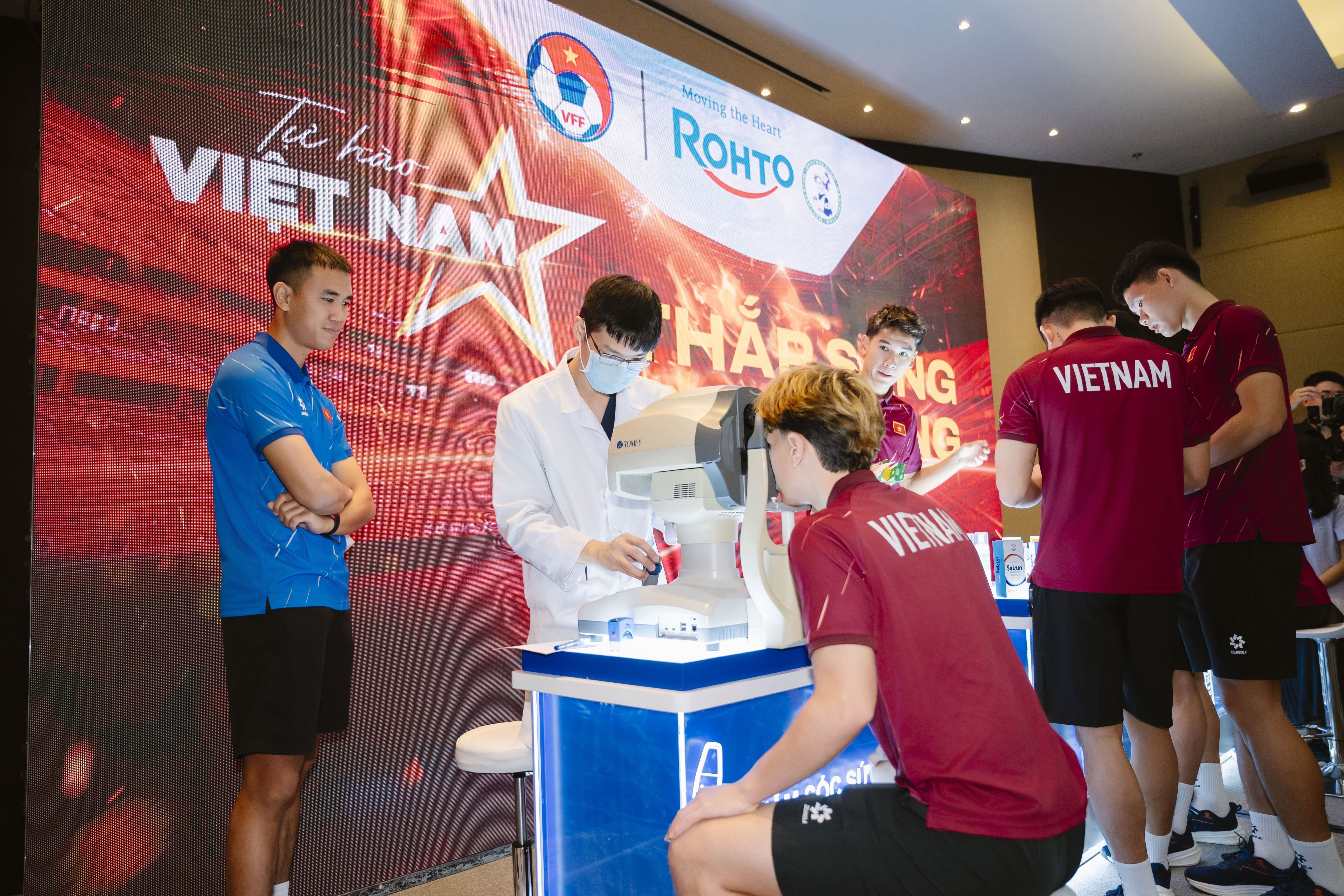 Rohto-Mentholatum anh 2