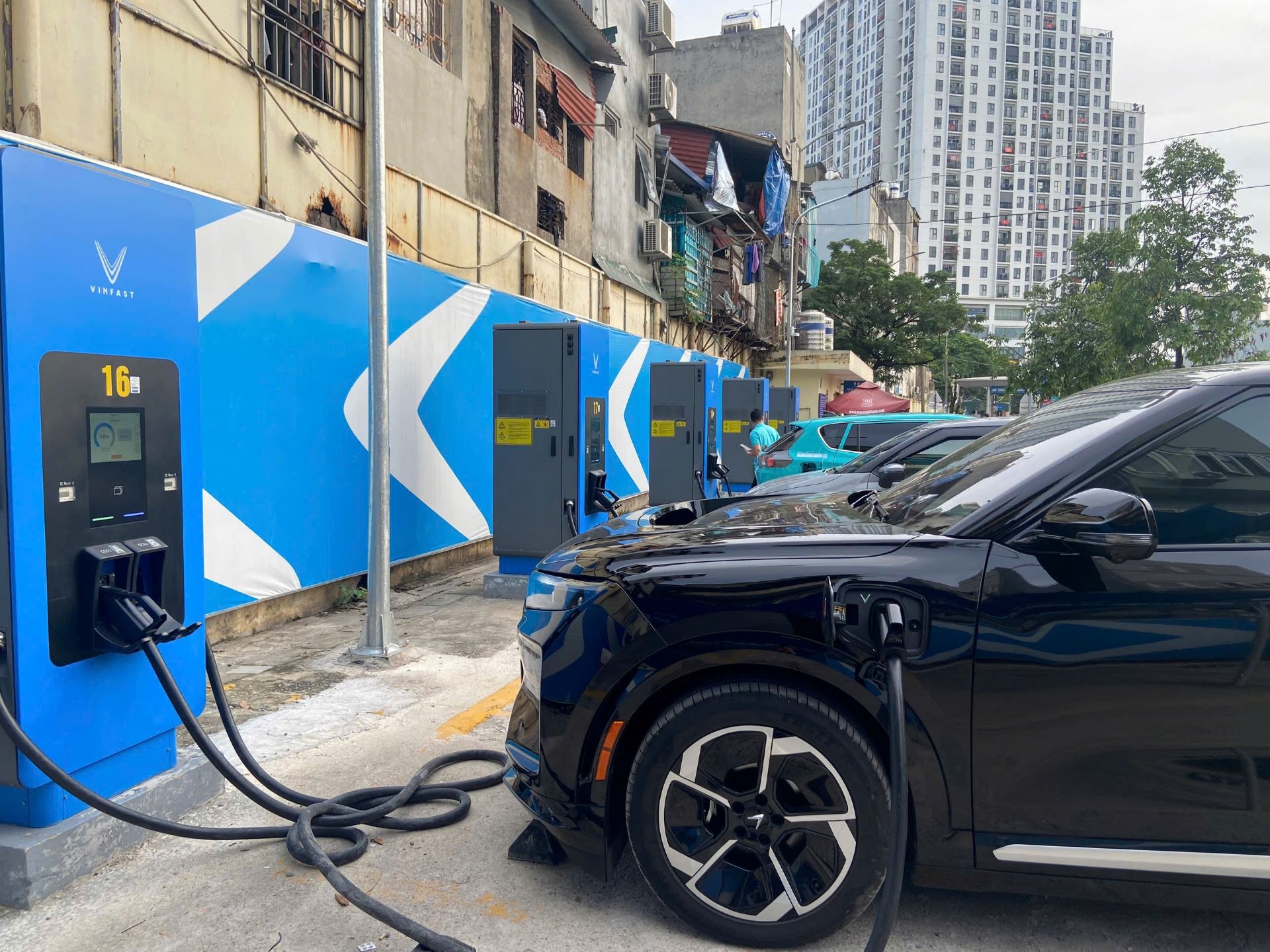 Mo hinh tram sac tai ben xe mang den nhieu loi ich cho nguoi dung hinh anh