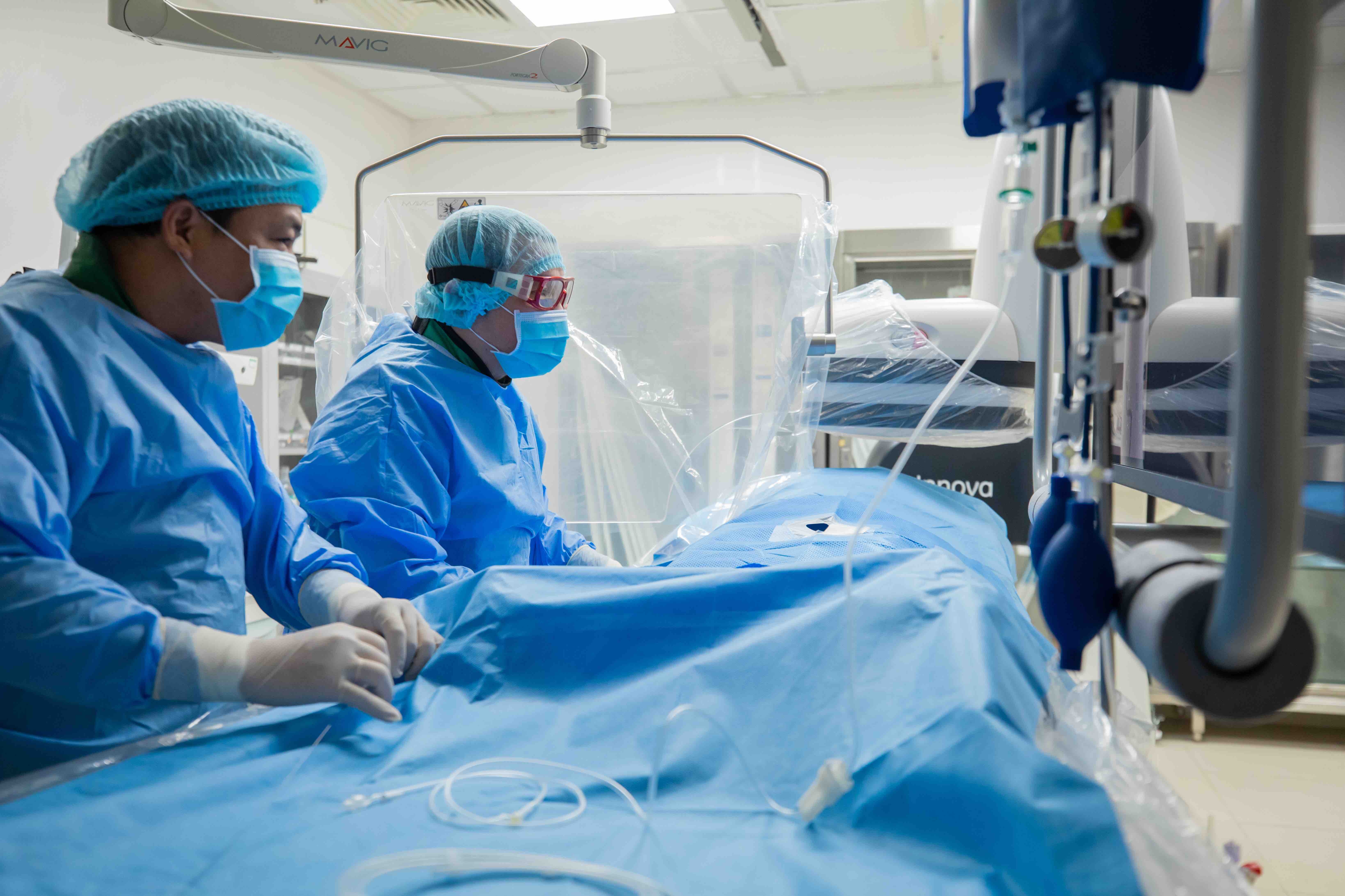 Vinmec Da Nang cuu song benh nhan co tui phinh mach nao khong lo hinh anh