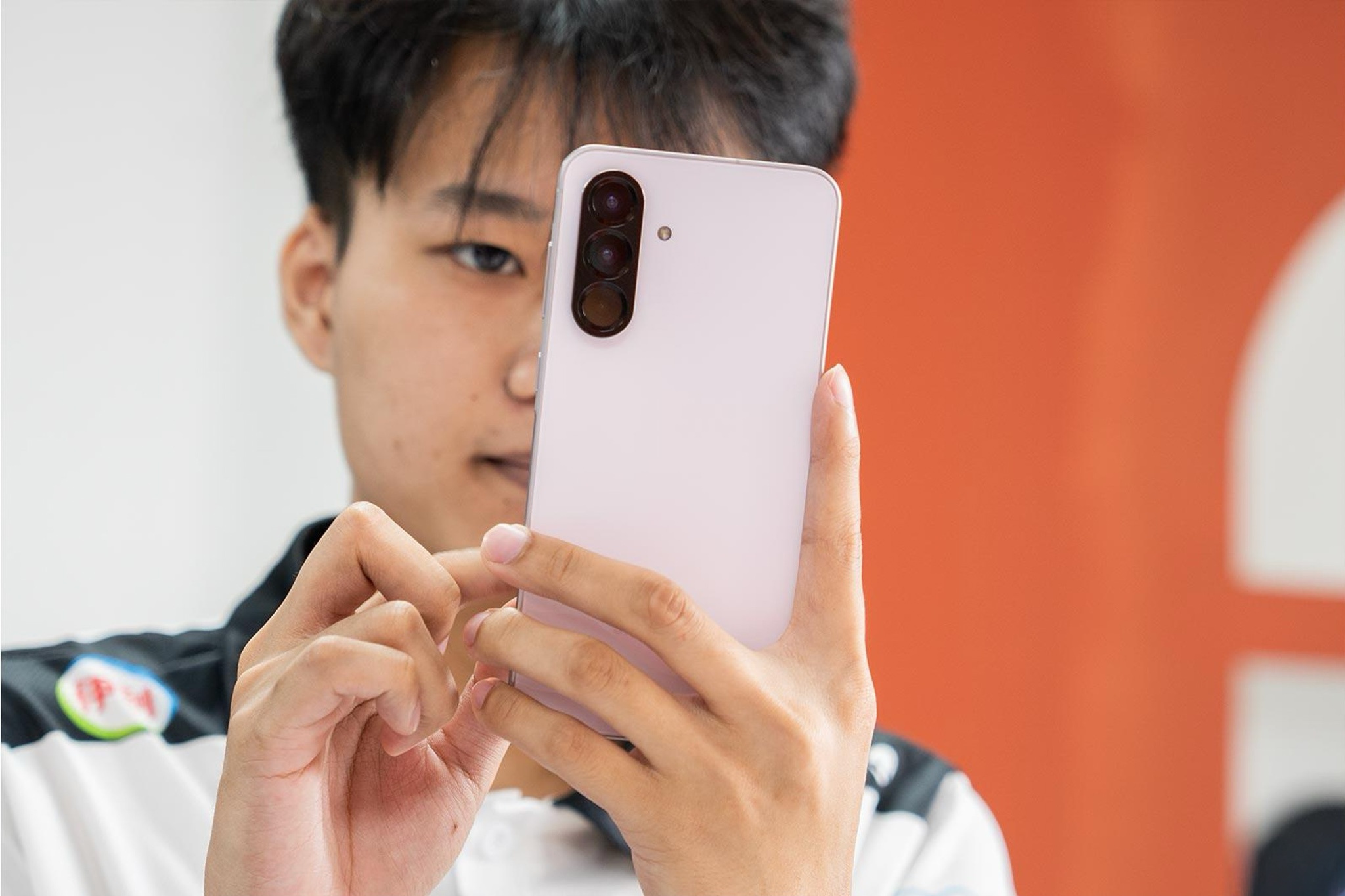 'San sale' ngay doi 12/12 de dang voi Gemini Live tren Galaxy A56 5G hinh anh