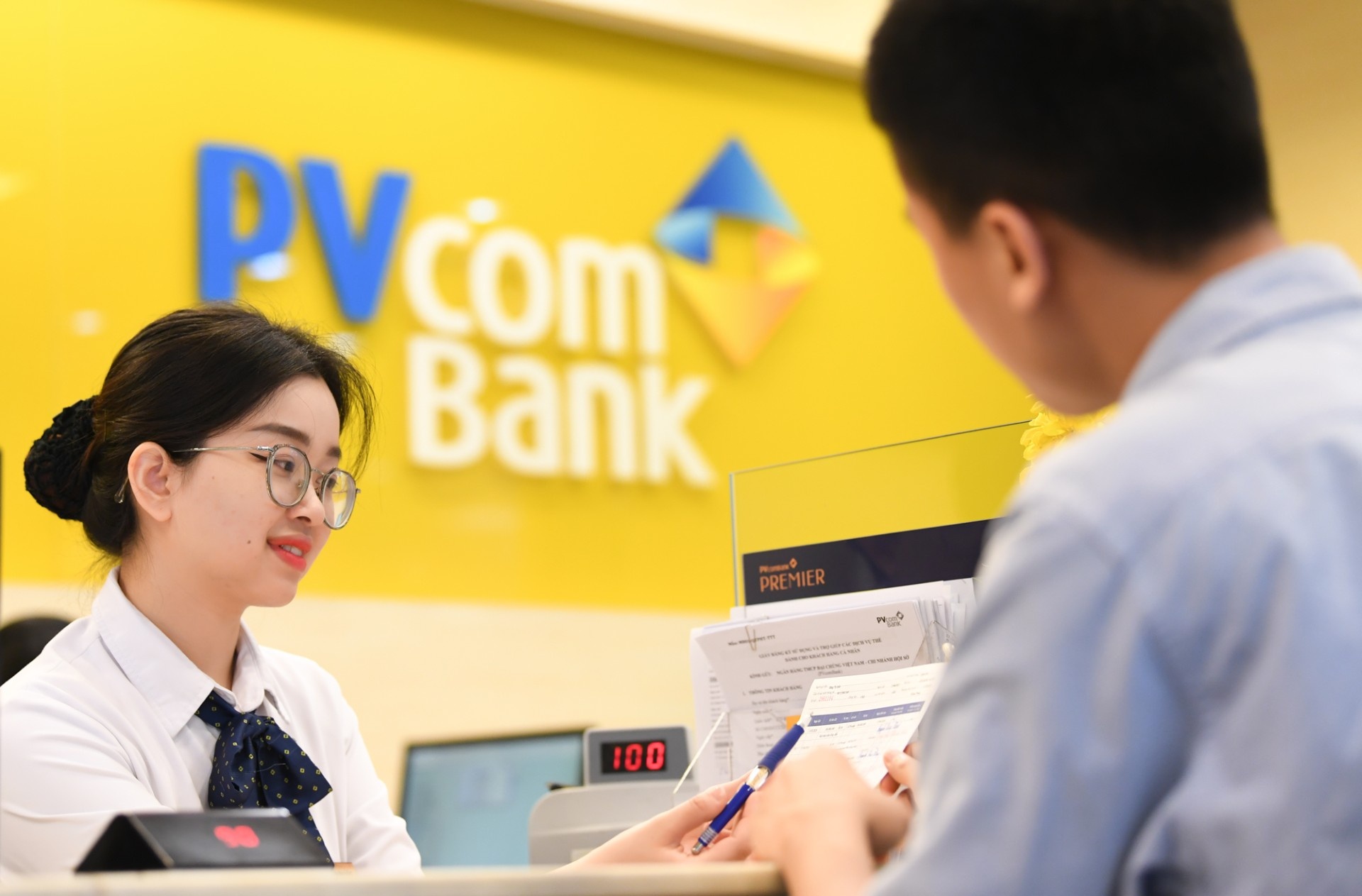 PVcomBank dong hanh cung nguoi dan phuc hoi kinh te sau thien tai hinh anh