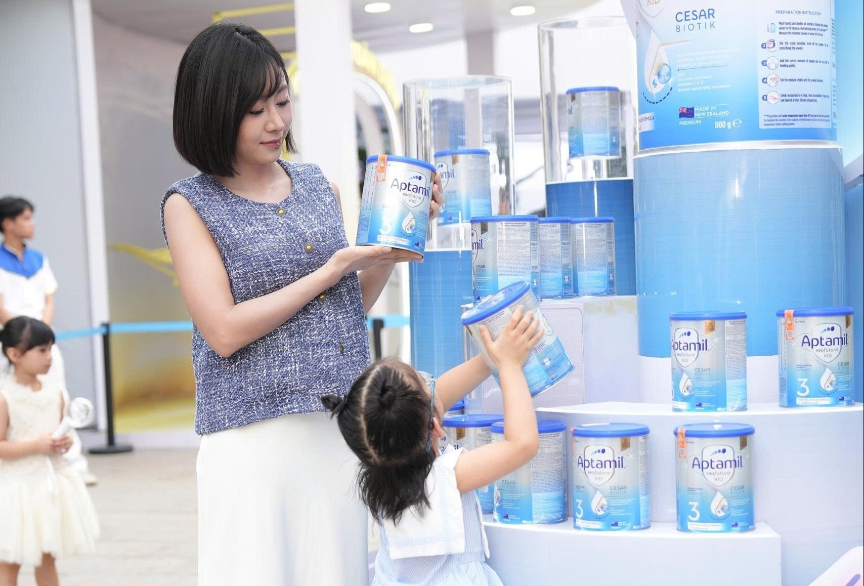 Danone mang ‘Vu tru duong chat One Aptamil’ toi Viet Nam hinh anh