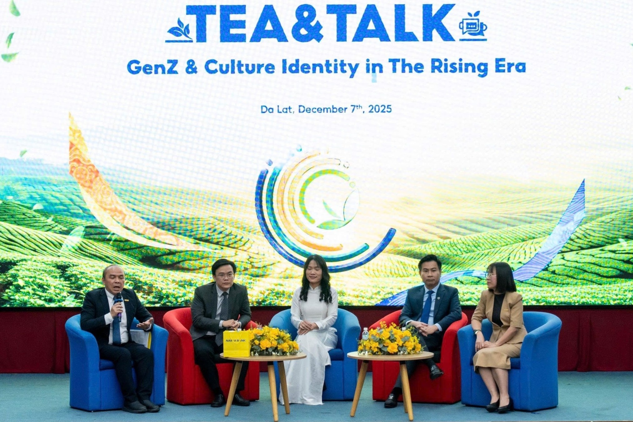 'Tea & Talk' truyen cam hung ban sac van hoa cho Gen Z hinh anh