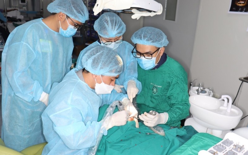 Ly do gia trong Implant o moi vi tri rang khac nhau hinh anh