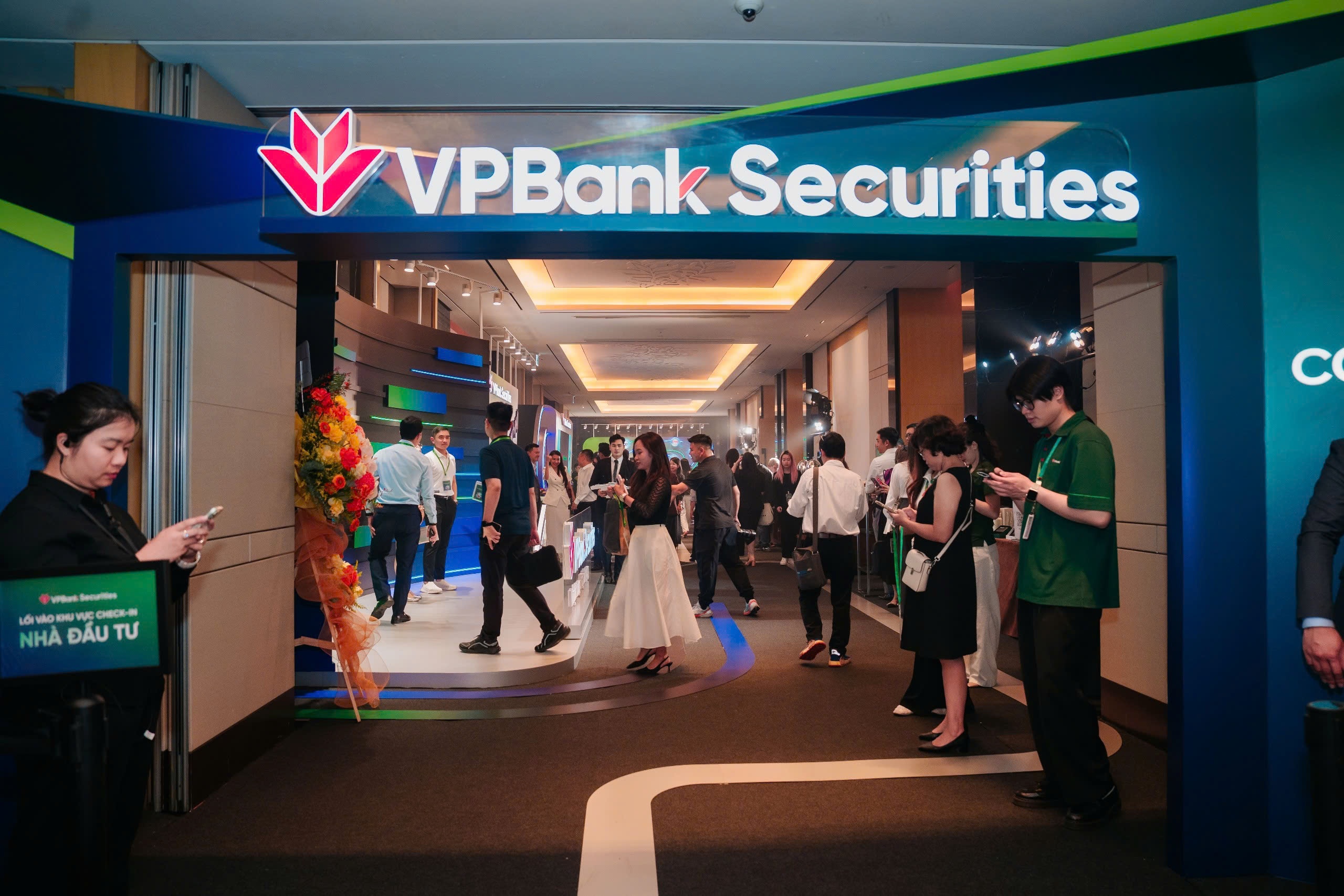 Diem thu hut cua co phieu VPX khi len HoSE hinh anh