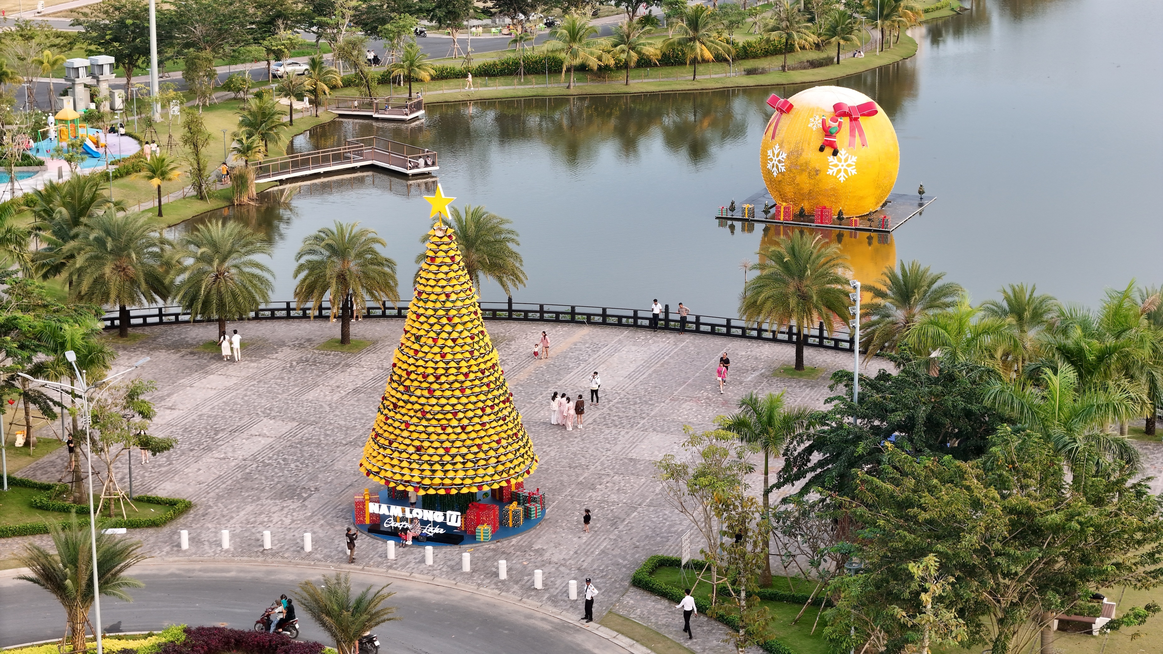 Giang sinh dieu ky tai Nam Long II Central Lake hinh anh