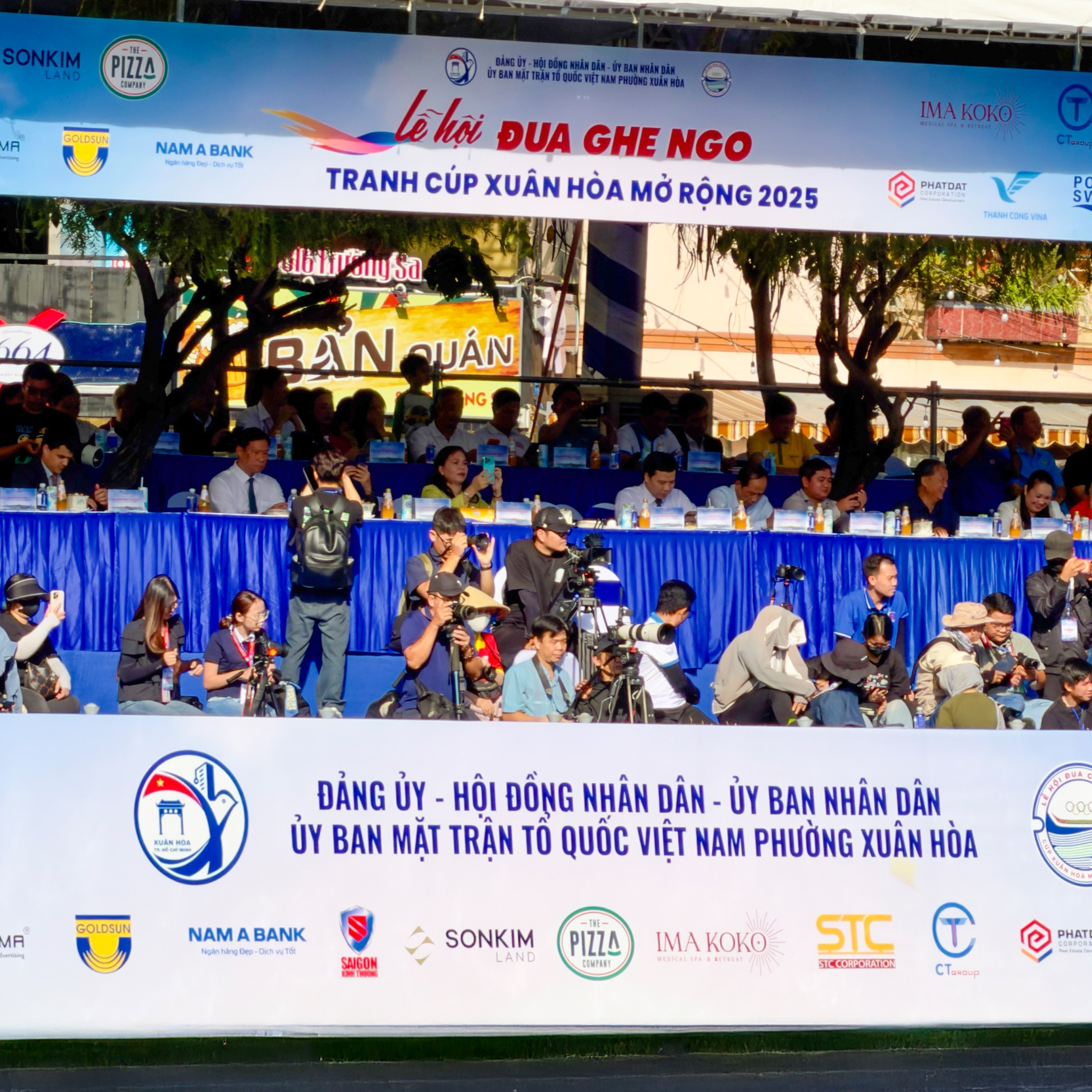 ບຸນຊ່ວງເຮືອງອຍ (ພາບທີ 1) Le hoi dua ghe ngo anh 1