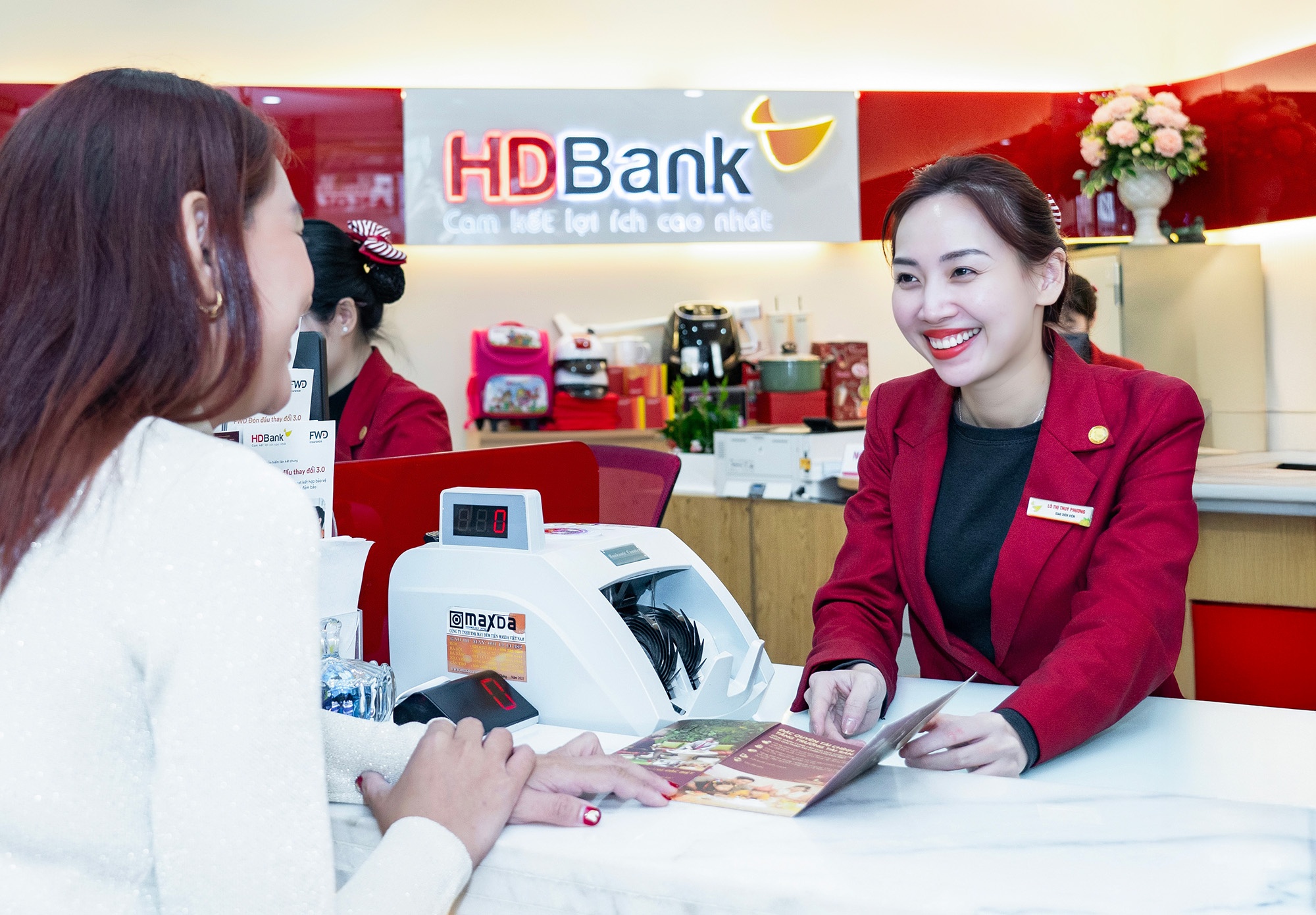 Co hoi nhan giai thuong 3 ty dong khi gui tiet kiem tai HDBank hinh anh
