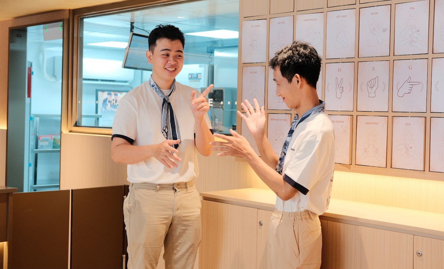 Nguoi Khiem Thinh anh 1