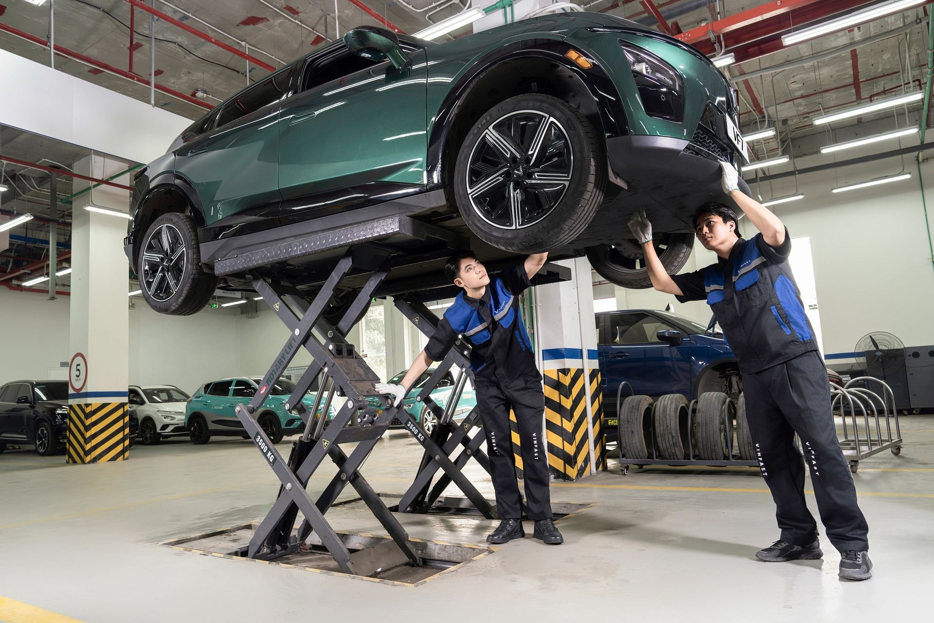 VinFast chuan bi co 400 xuong dich vu, gay an tuong ve quy mo hau mai hinh anh