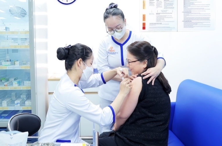 VNVC ra mat vaccine RSV cua Anh phong viem phoi cho nguoi lon hinh anh