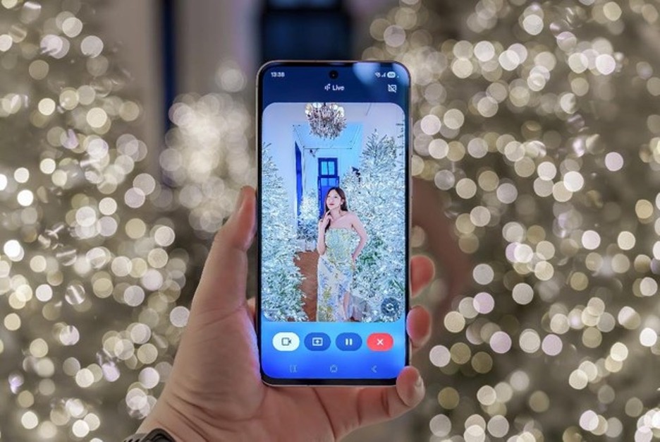 Check-in Noel 'chuan chinh' voi Galaxy A56 5G hinh anh