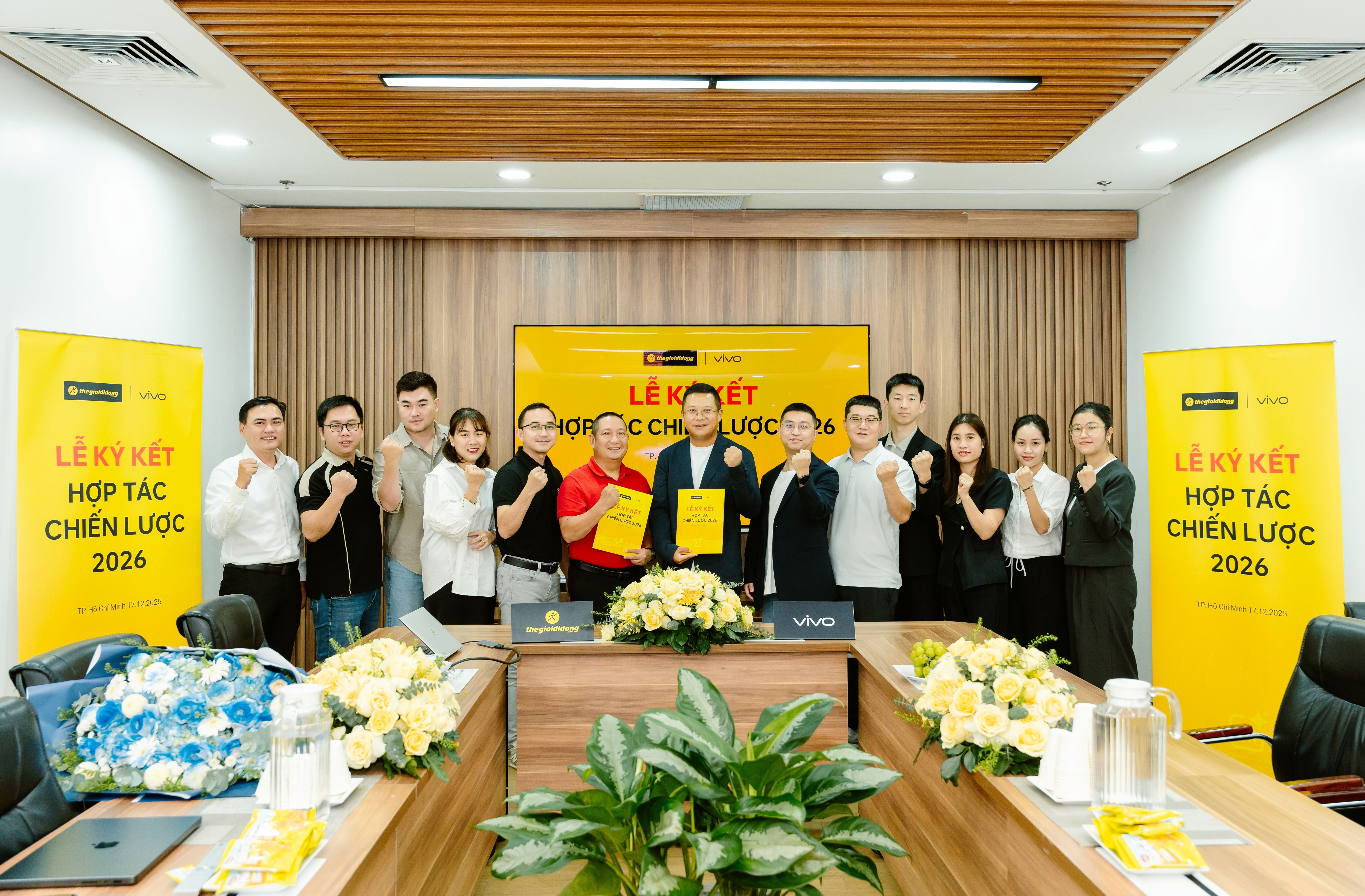 The Gioi Di Dong va vivo cong bo tru cot cho chien luoc nam 2026 hinh anh