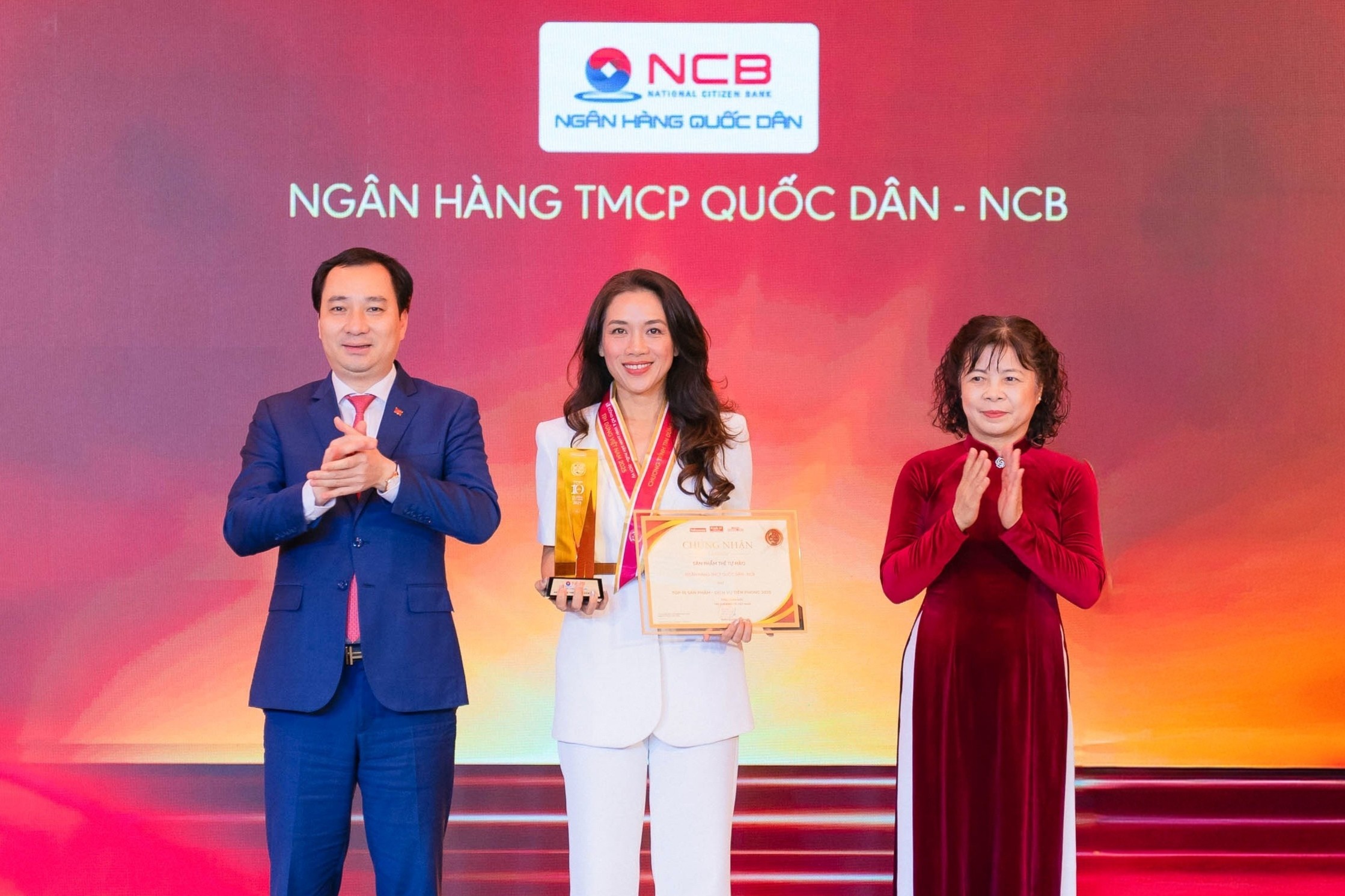 The 'Tu hao' cua NCB duoc vinh danh tai giai thuong Tin dung Viet Nam hinh anh