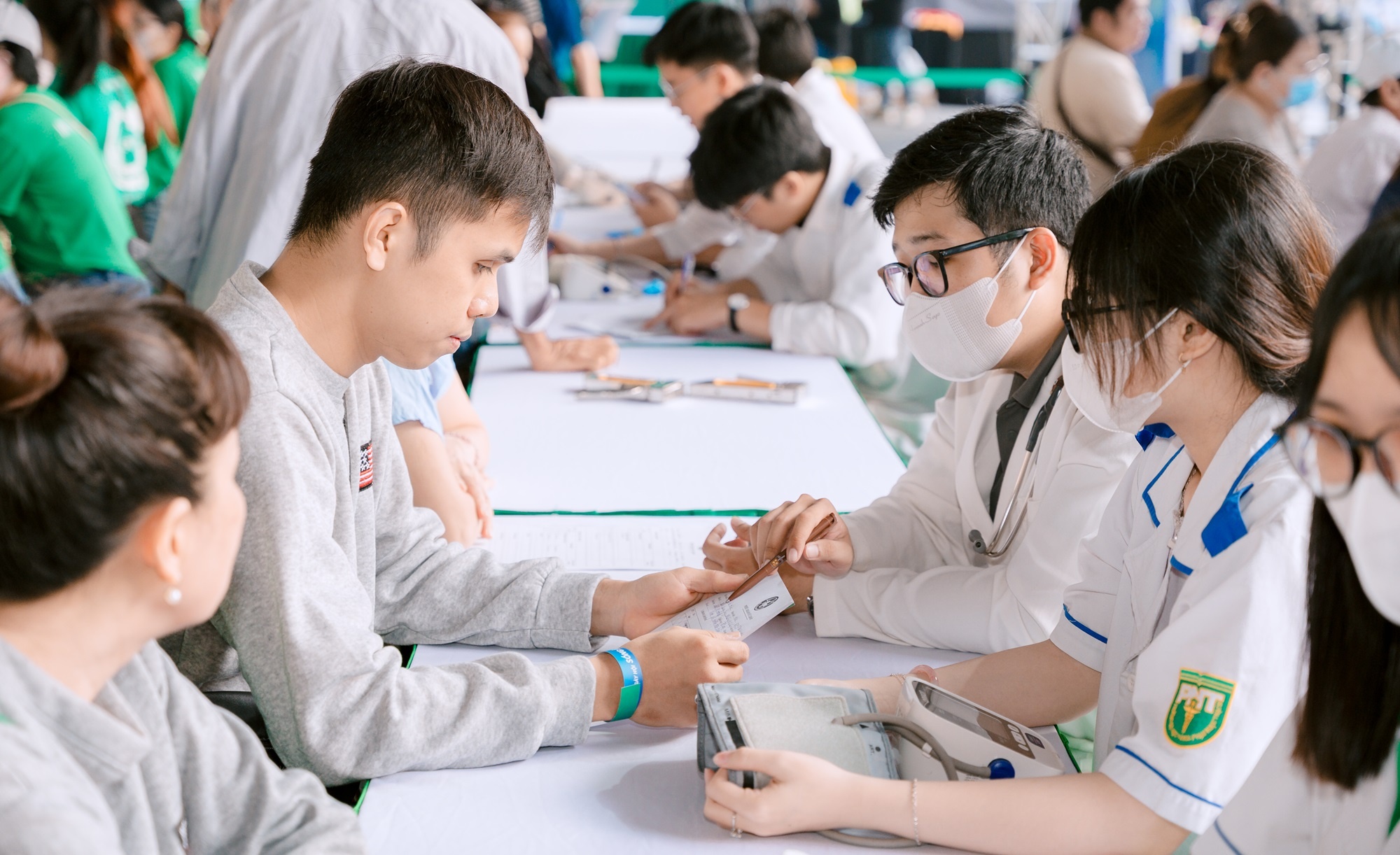 Cuoi tuan khac biet cua nguoi dan TP.HCM hinh anh