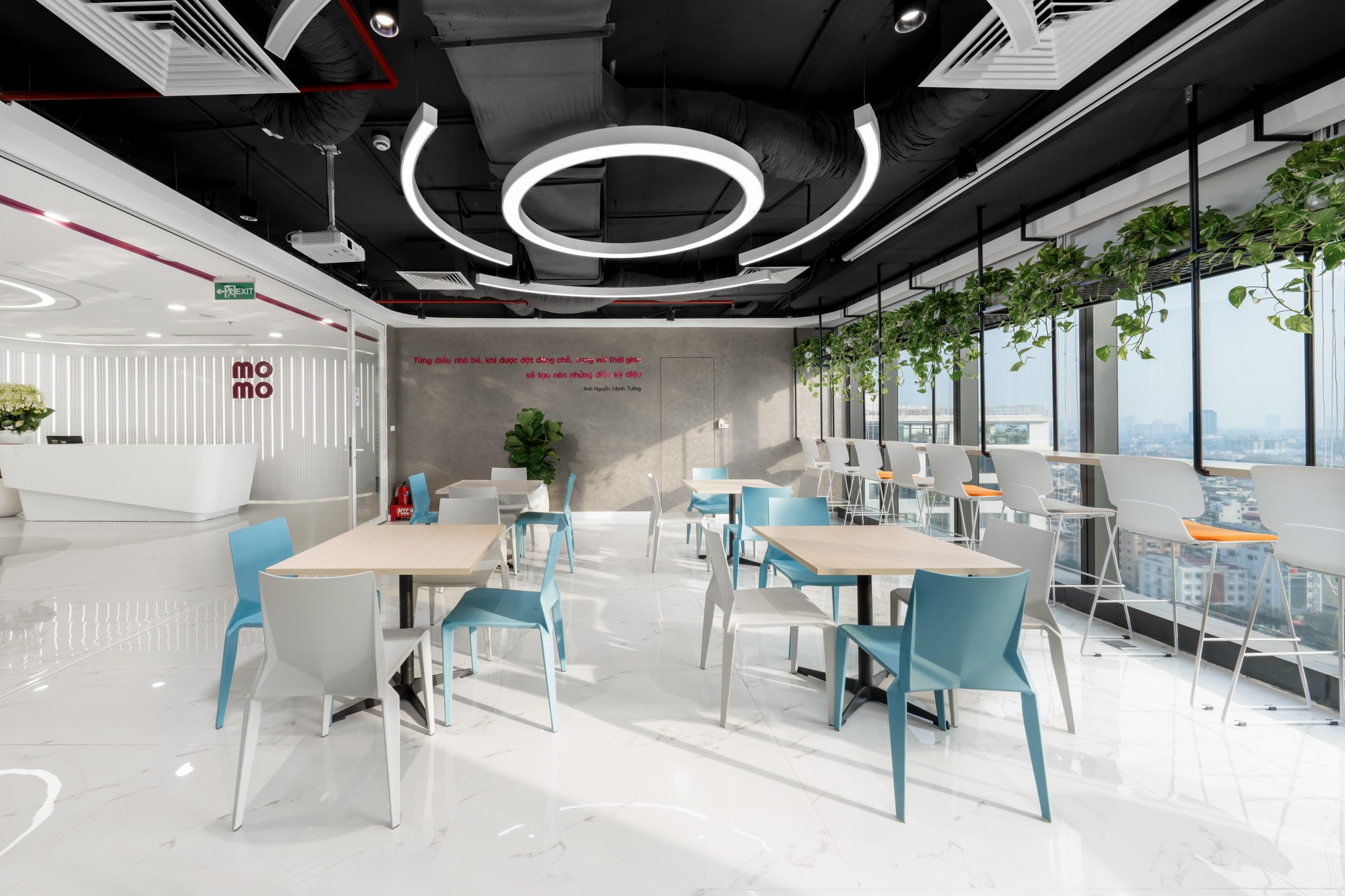 Ky niem 15 nam thuong hieu, MoMo khai truong van phong moi o Ha Noi hinh anh