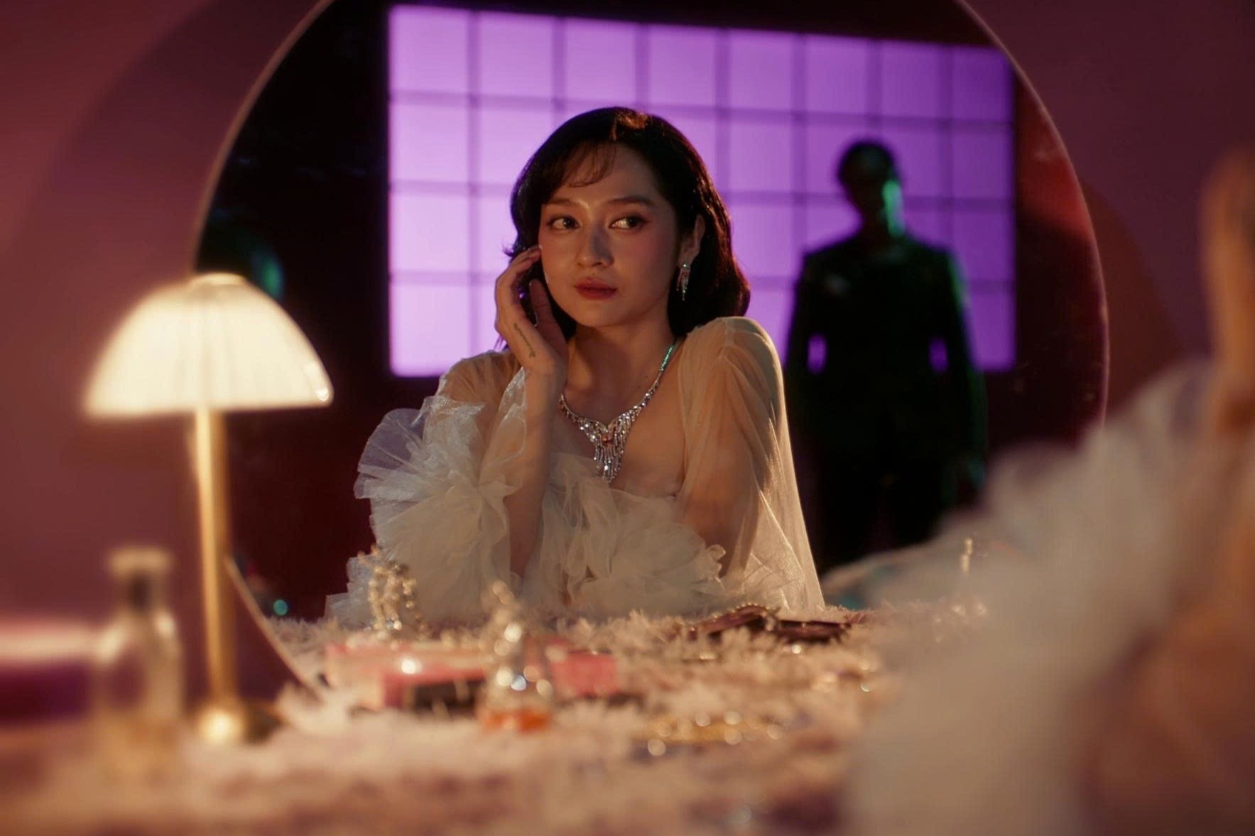 Bao Anh khoe visual noi bat cung trang suc PNJ trong MV moi hinh anh