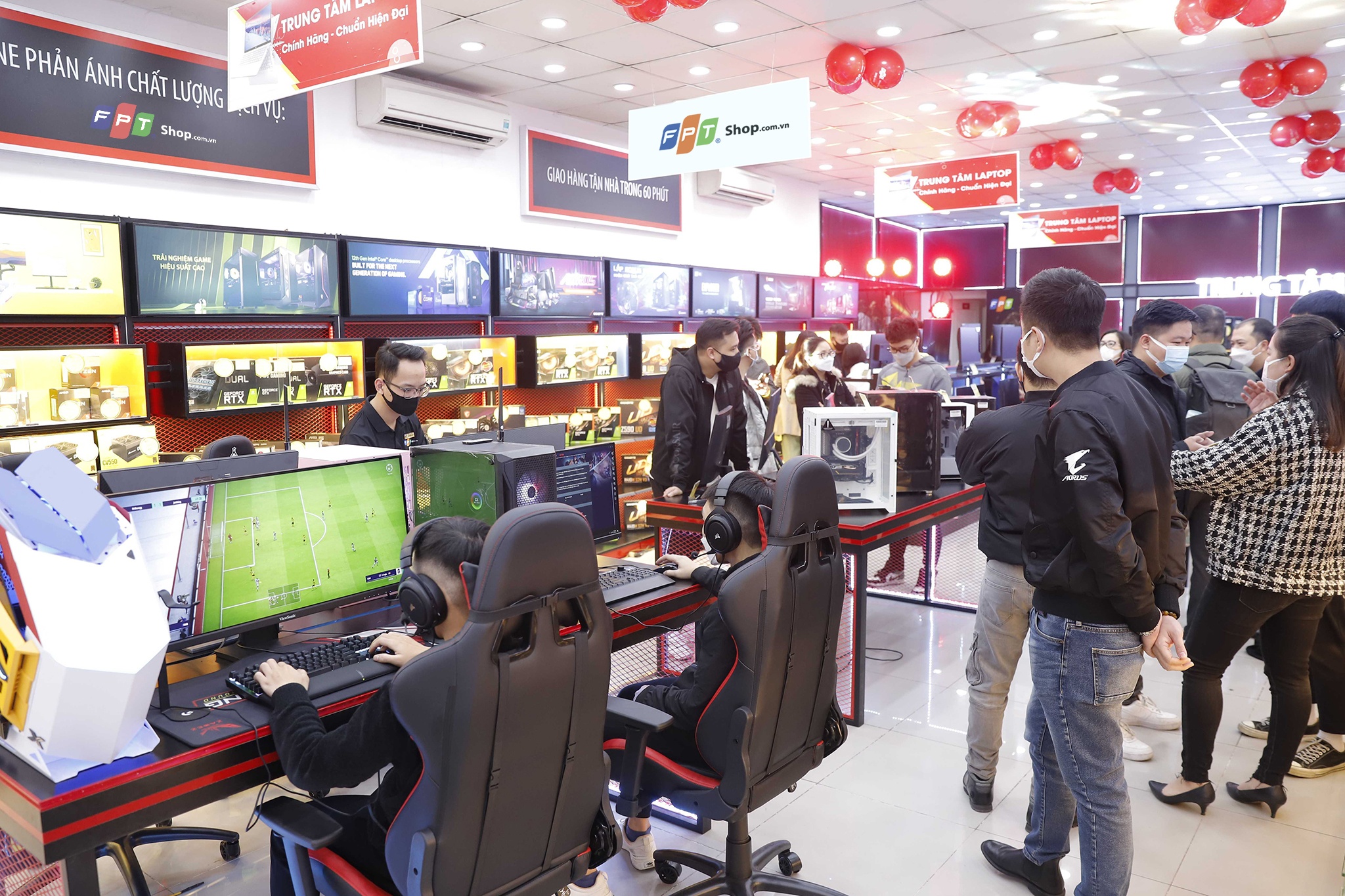 FPT Shop dau tu he thong lap rap PC E-Power, dat chuan ISO 9001:2015 hinh anh