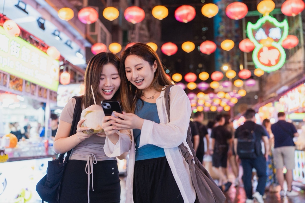 Gioi tre len ke hoach du lich Hong Kong dip dau nam hinh anh