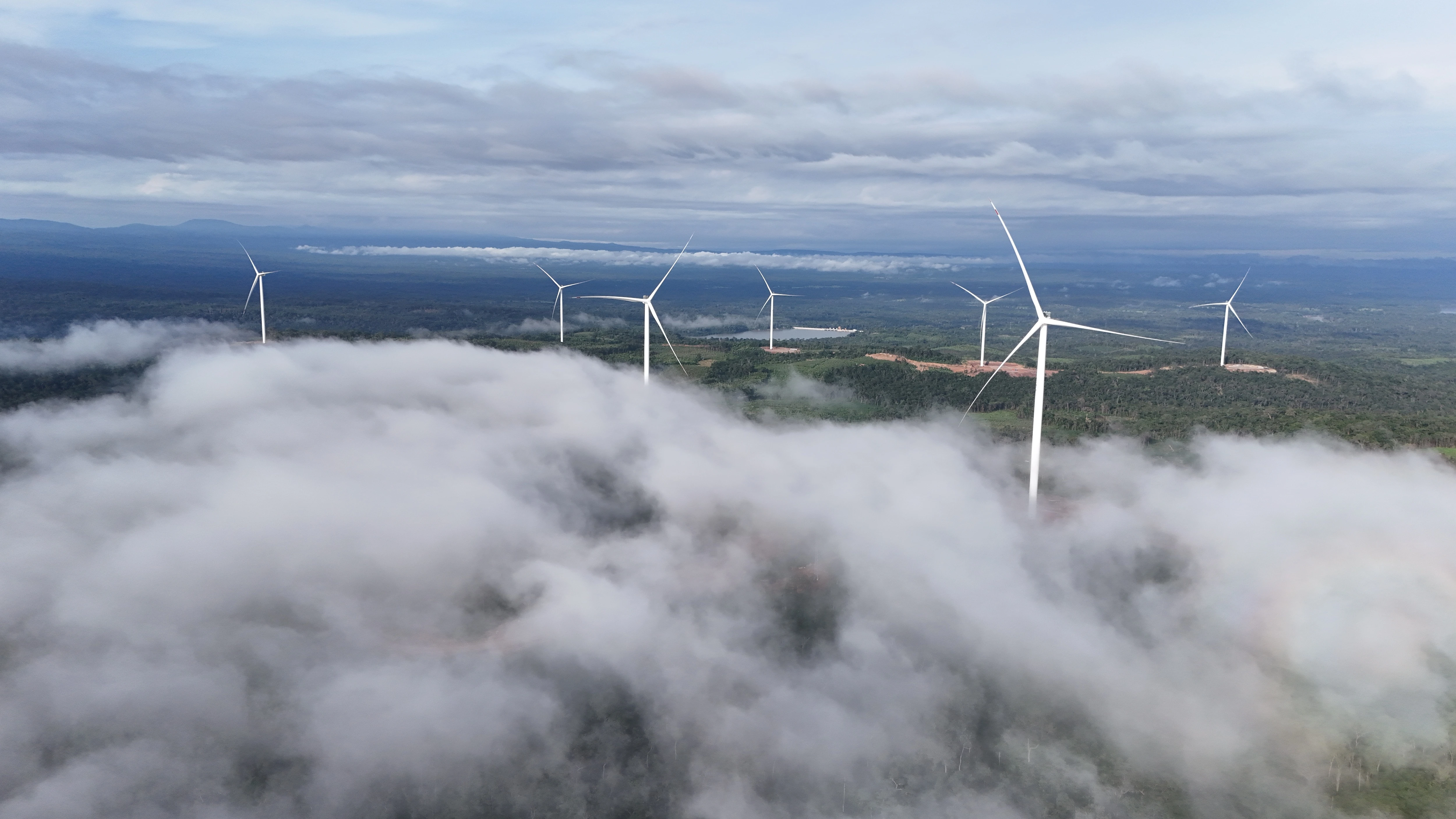 Savan 1 - dong dien xuyen bien gioi va vai tro cua kinh te tu nhan hinh anh