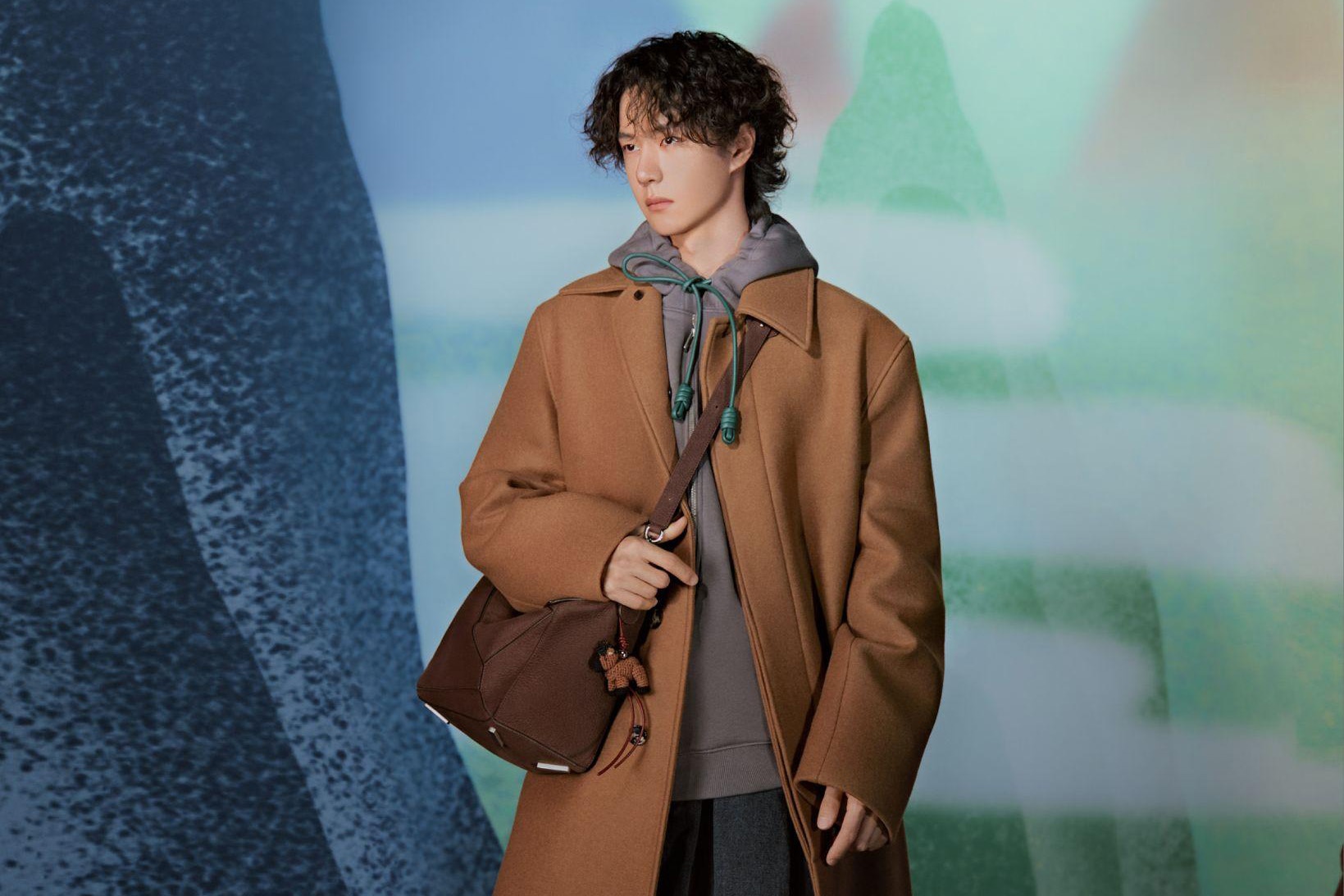 Vuong Nhat Bac quang cao giay moi, cung Loewe don xuan Binh Ngo hinh anh