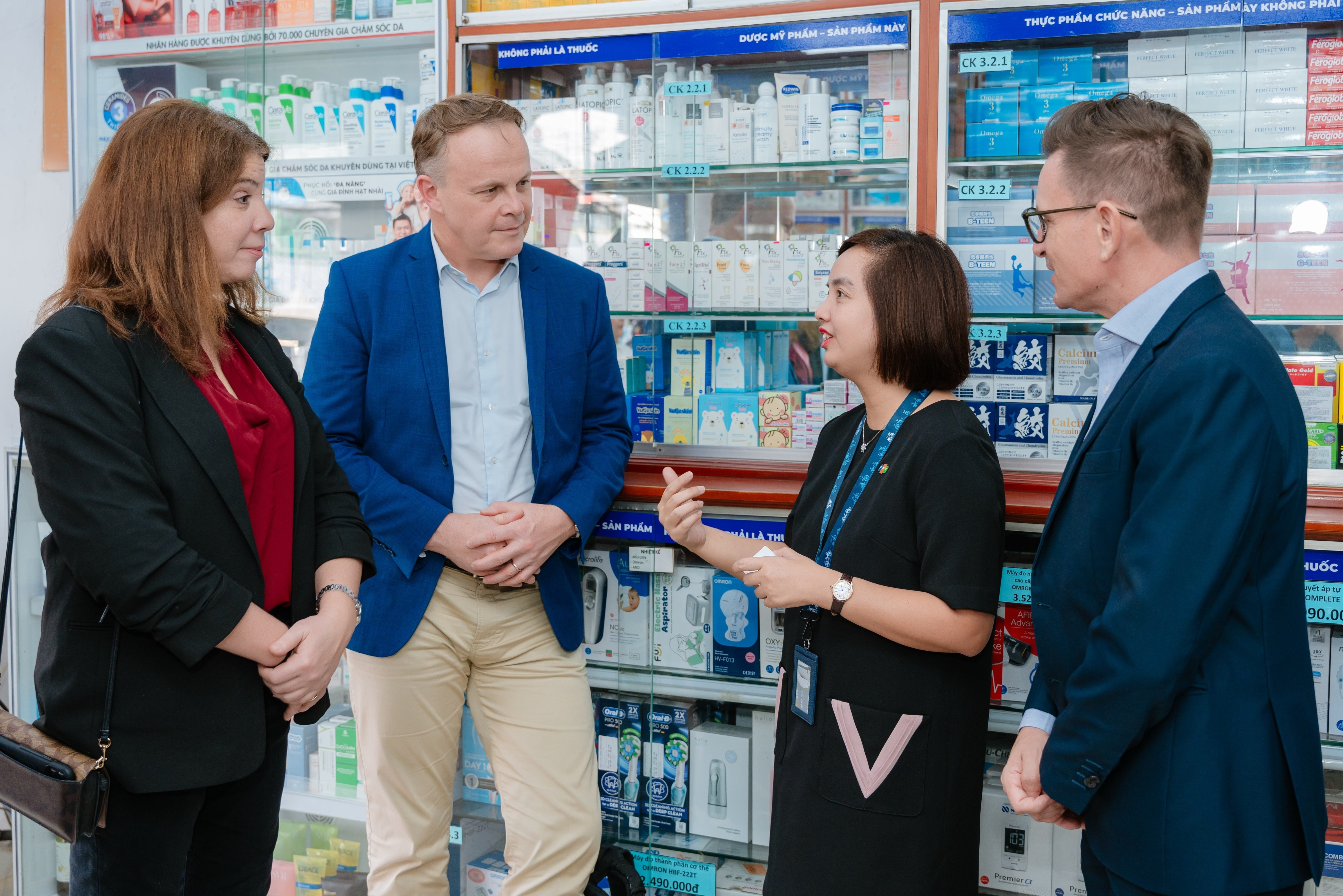 Sanofi cung Long Chau tien phong thu gom va tai che nhua tu vi thuoc hinh anh