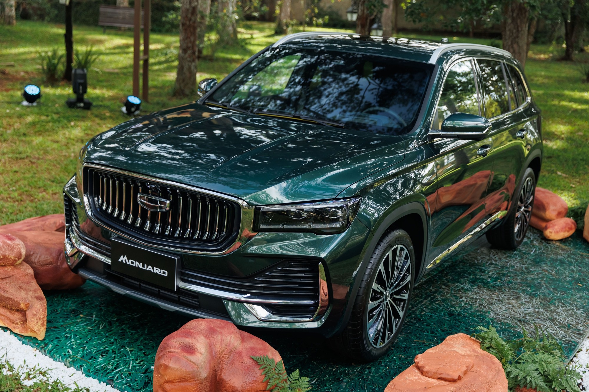 Tiet kiem hang tram trieu dong khi mua Geely Monjaro trong thang 1 hinh anh