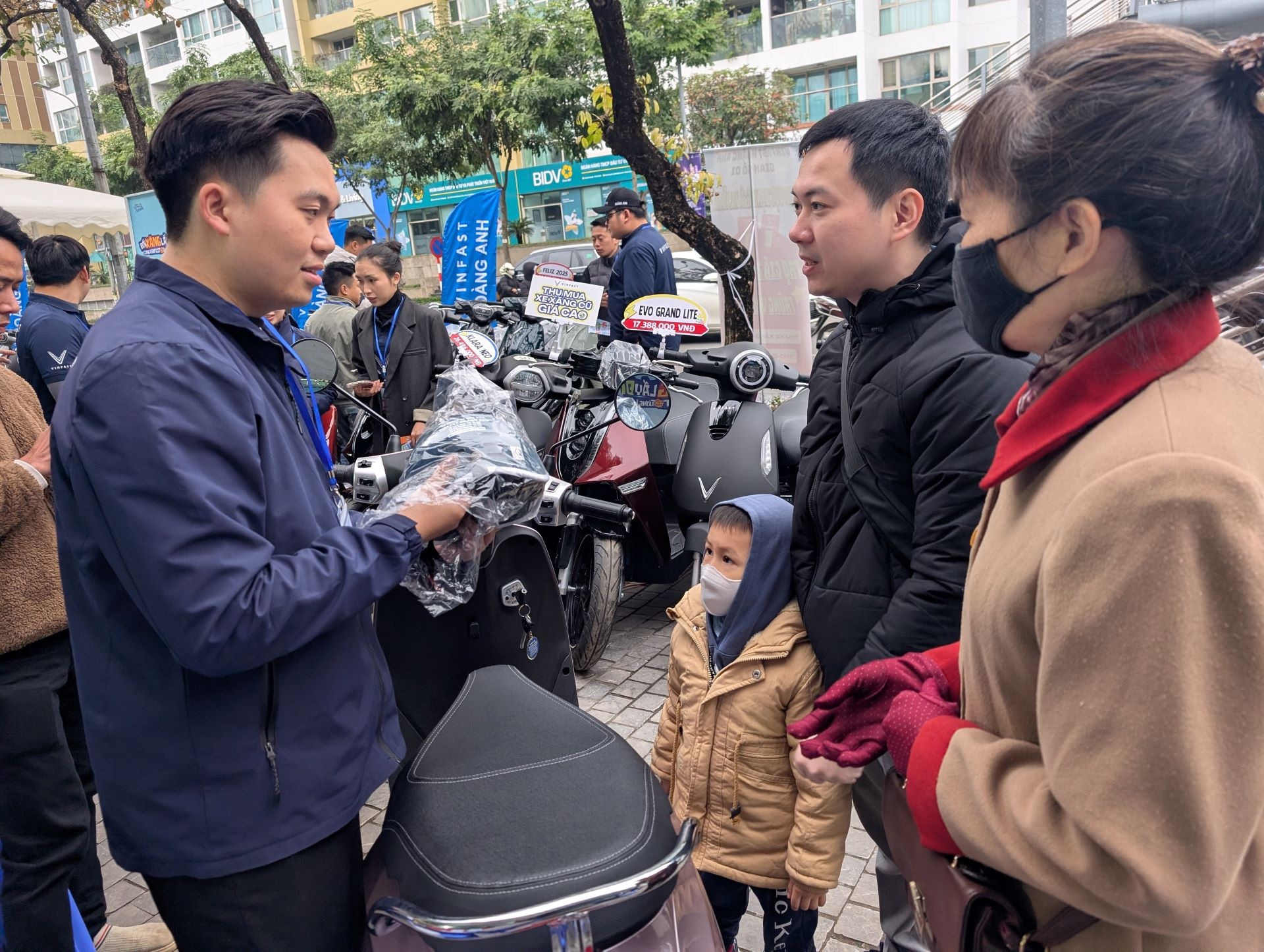 Doi xang lay dien anh 3