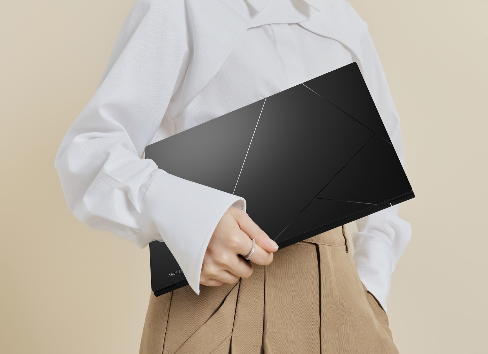 Nhung mau laptop AI moi lam 'giay thong hanh' cho su tu do hinh anh