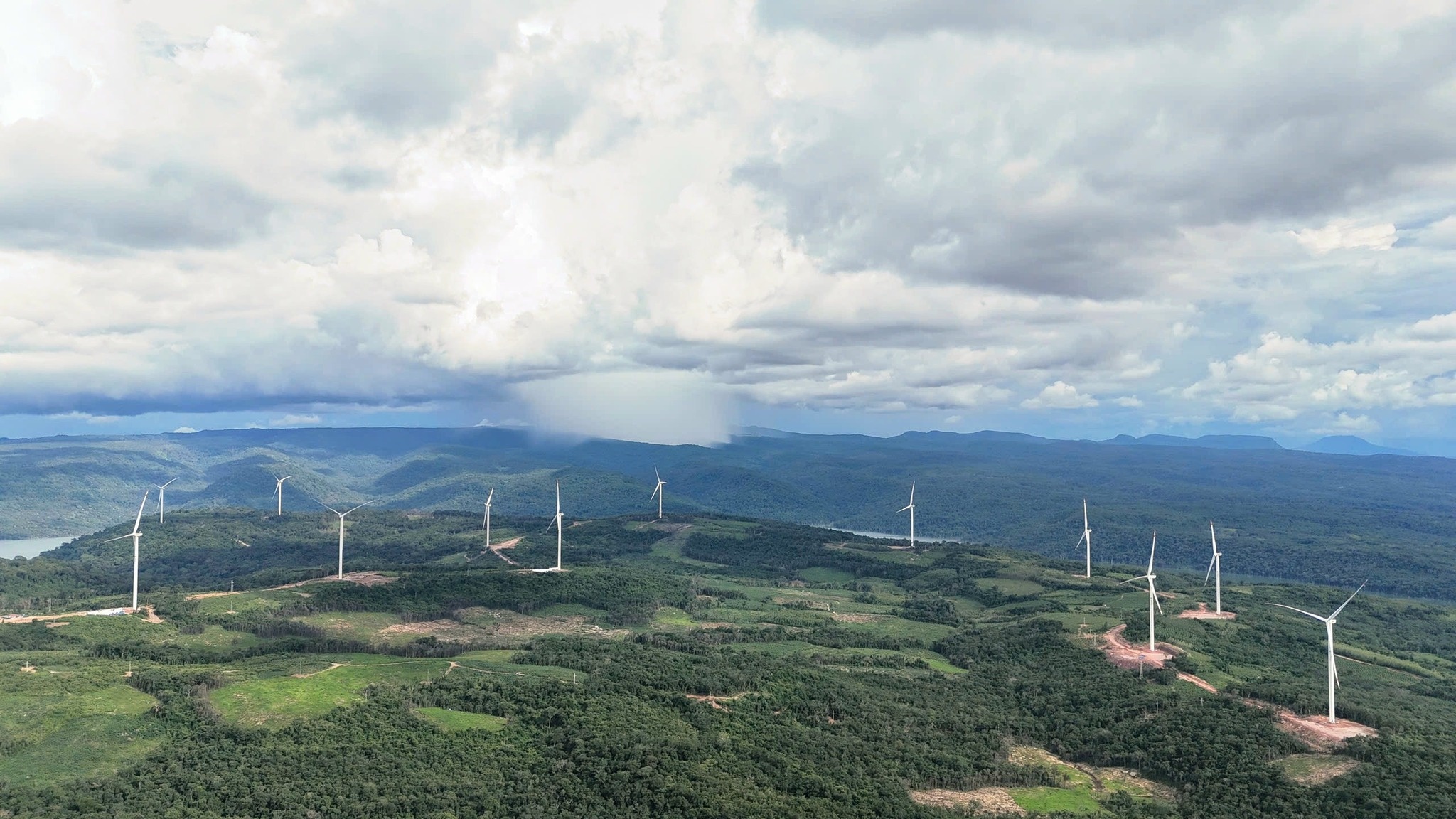 Du an dien gio Savan 1 - cot moc hop tac nang luong Viet Nam va Lao hinh anh