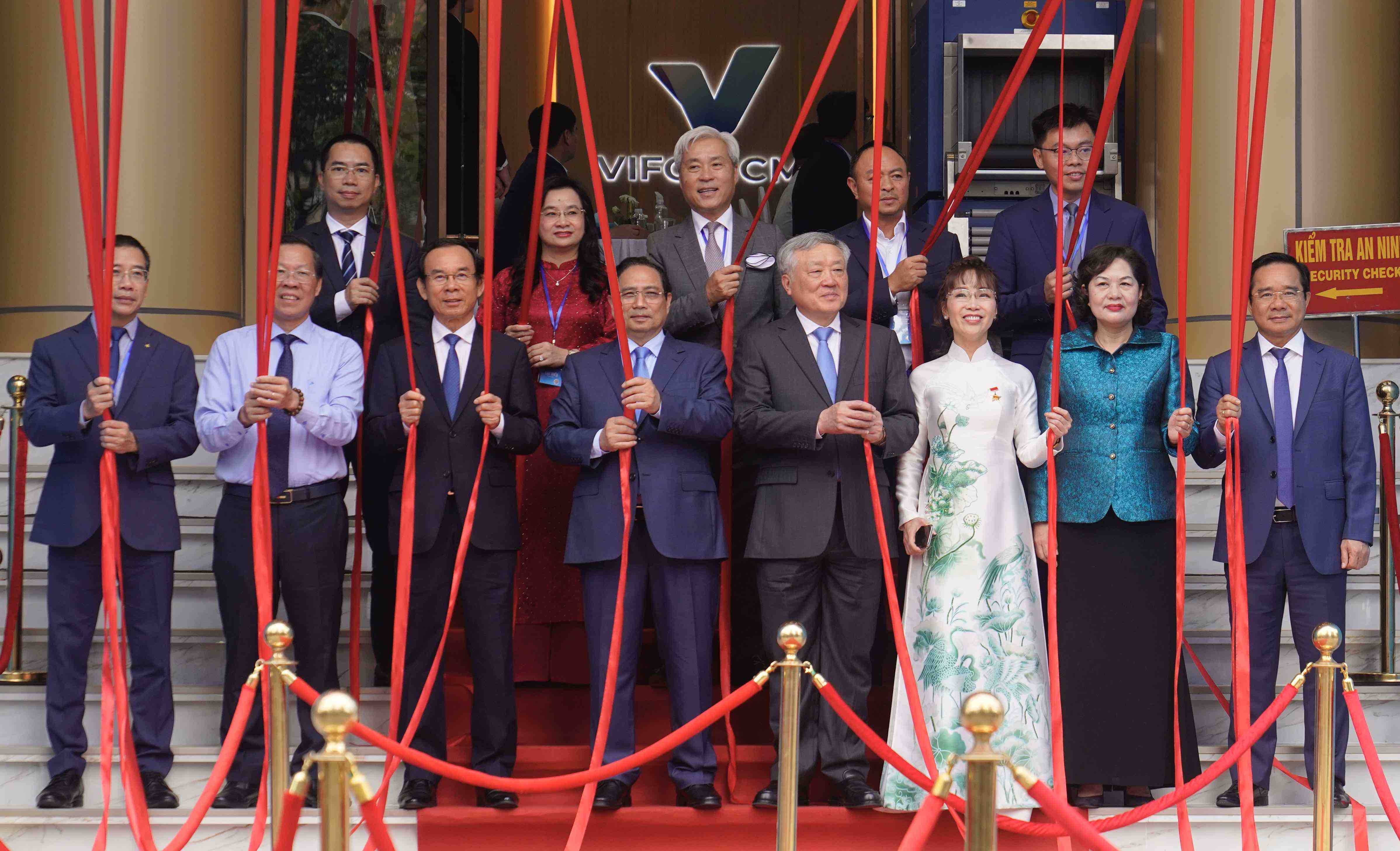 Trung tam Tai chinh anh 2