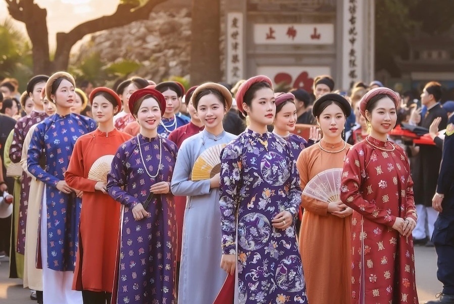 Cuoi tuan tray hoi Bach hoa bo hanh, mua sam tha ga o Hoi cho Mua Xuan hinh anh