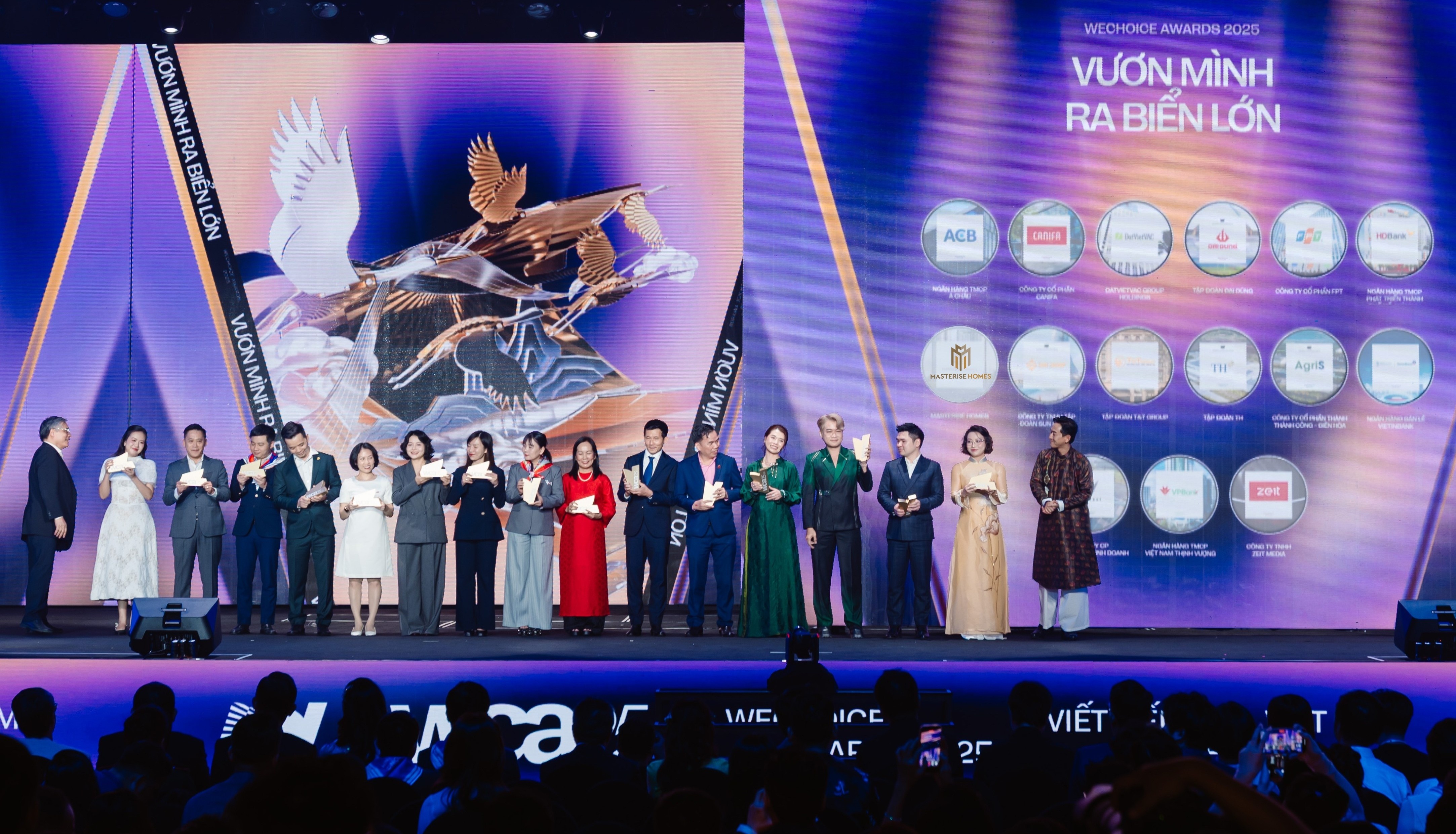 Masterise Homes ‘vuon minh ra bien lon’ tai WeChoice Awards 2025 hinh anh