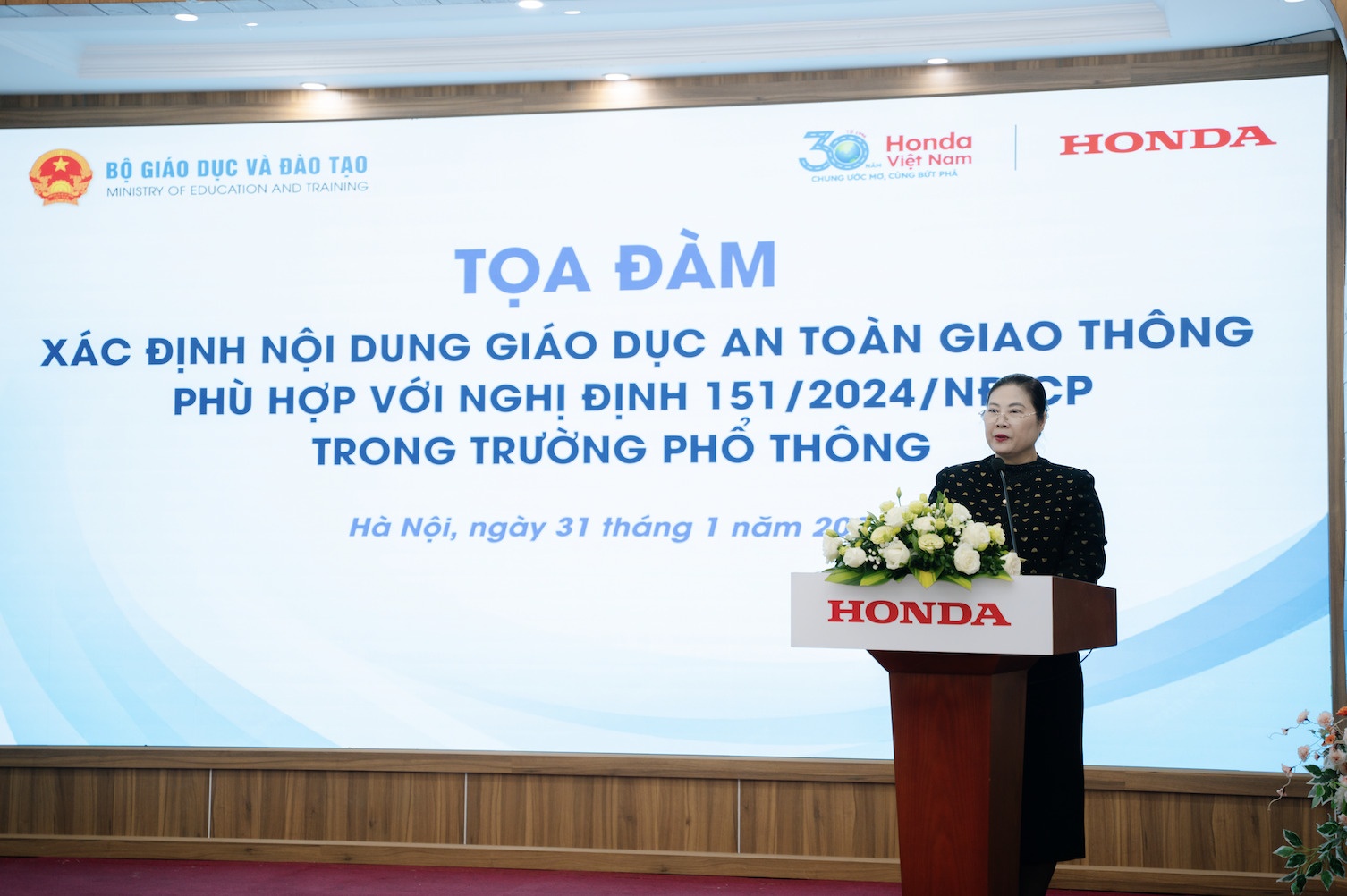 Honda Viet Nam dong hanh cung Bo GD&DT to chuc chuoi toa dam hinh anh