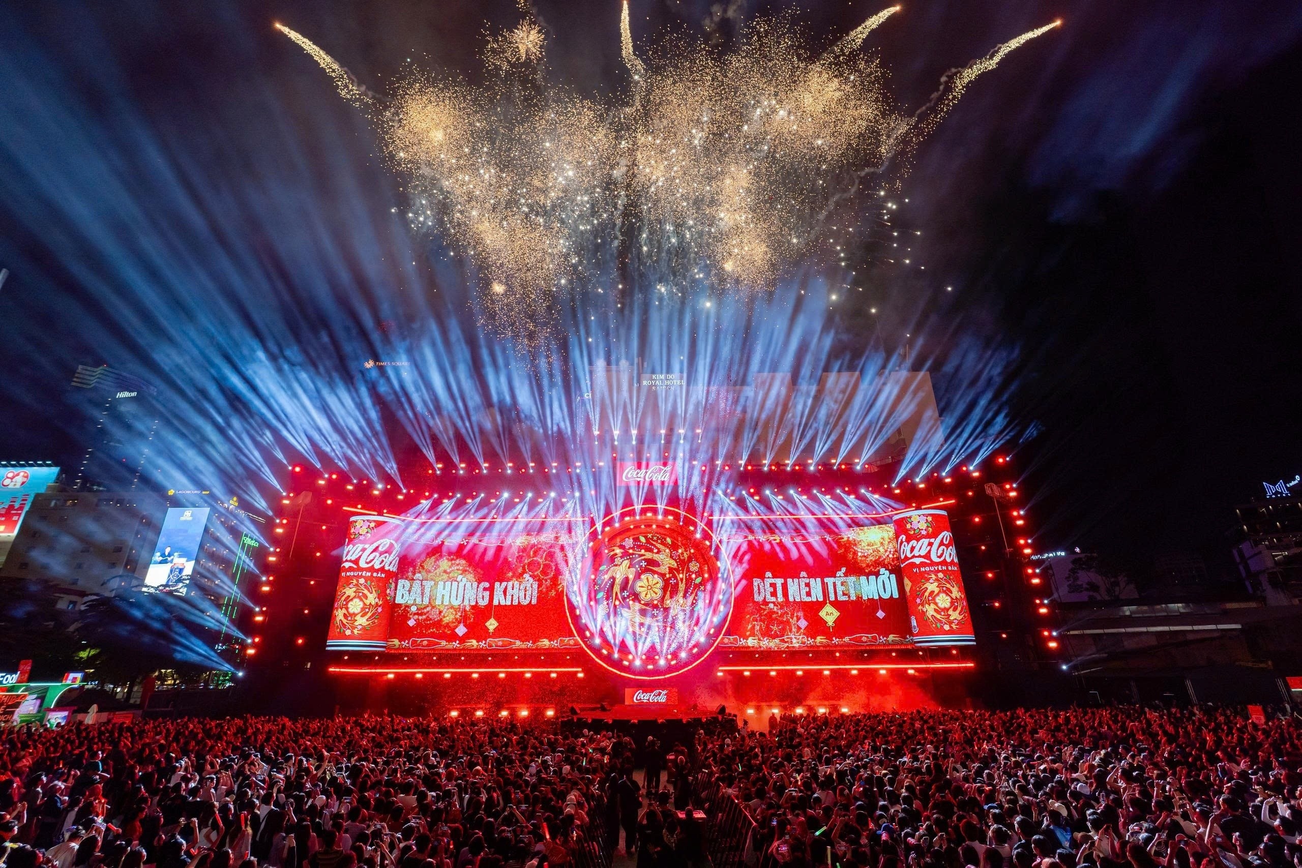 Khi gioi tre bien Tet thanh dai tiec cua niem vui va sang tao hinh anh