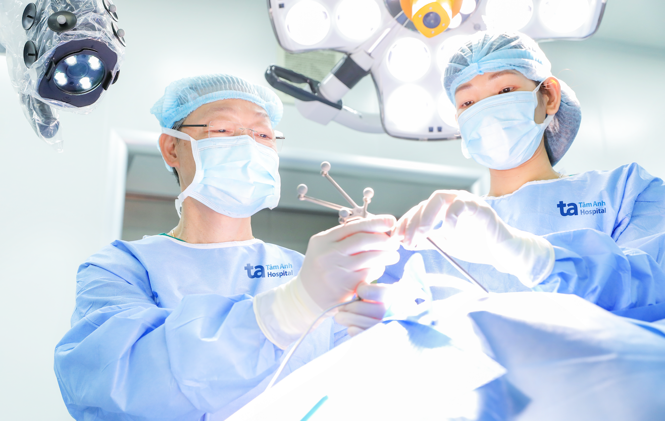 Viet Nam co ky luc chau A ve phau thuat u nao, cot song bang Robot AI hinh anh